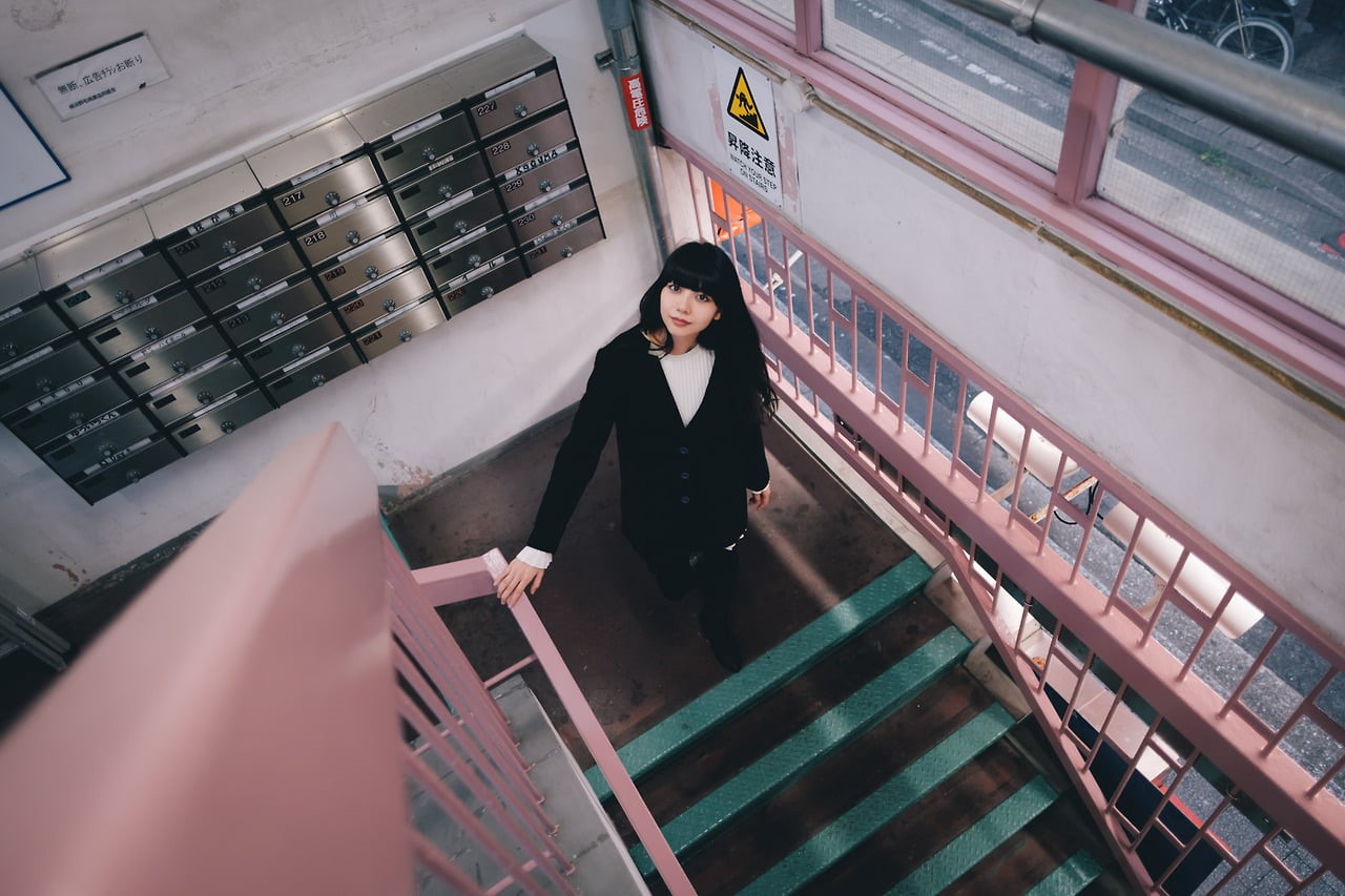 portrait, railing, women, one person, Kanna Oyama, warm clothing, black clothing, steps and staircases, Takashi Yasui, cityscape, front view, black hair, HD Wallpaper