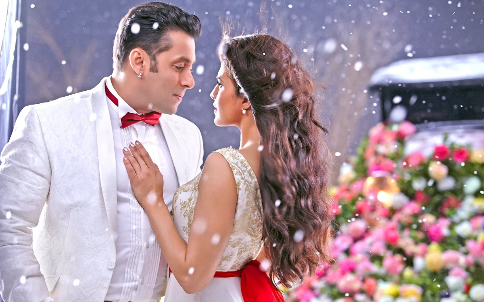 kick, jacqueline fernandez, young adult, s, two people, adult, red, smiling, happiness, love, young couple, young women, salman khan, men, females, emotion, HD Wallpaper