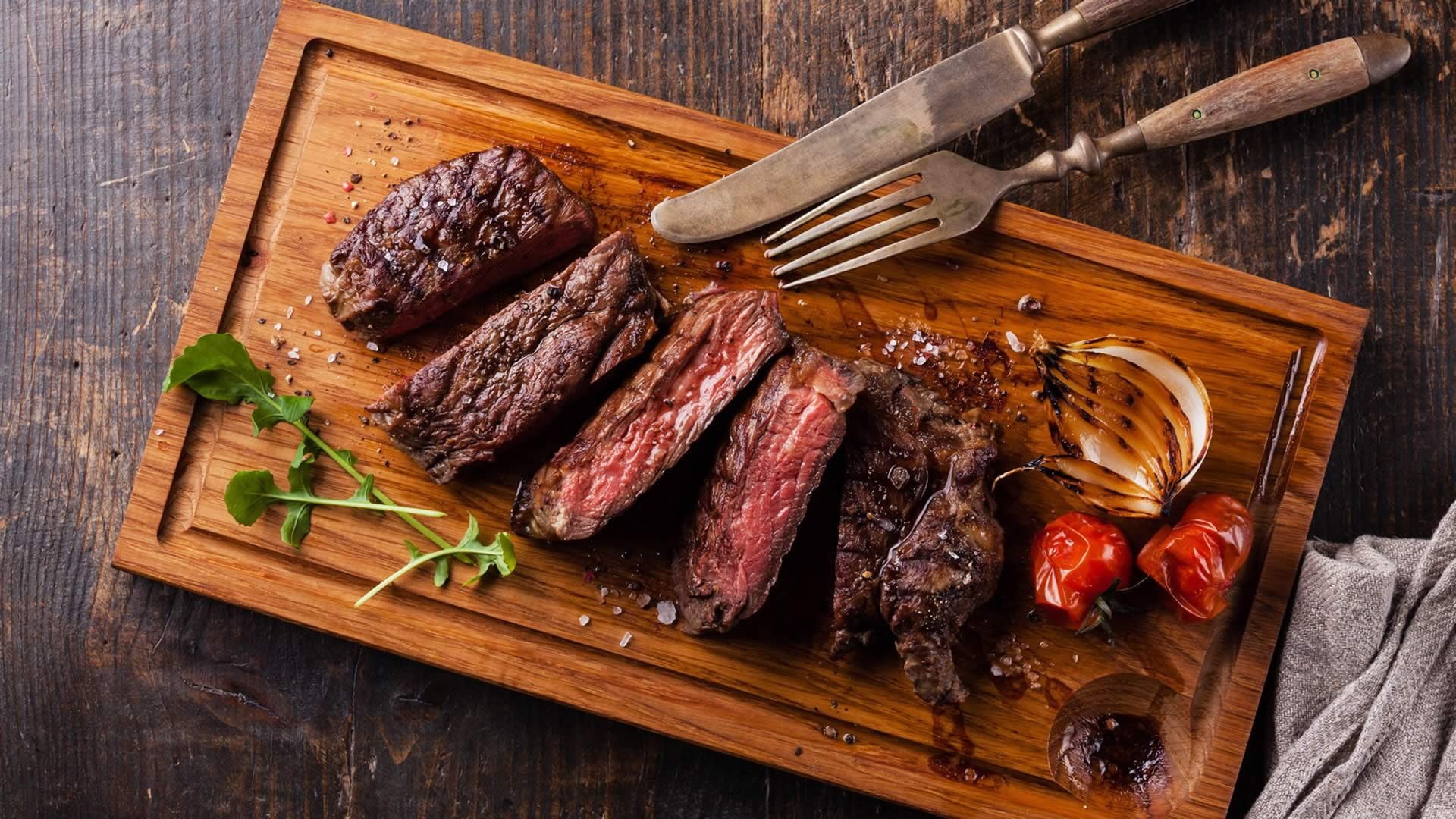 wood, muscles, death, knife, animals, fork, wood - material, table, freshness, red meat, cow, dinner, meat, tomatoes, 1080P, meal, onion, ready-to-eat, HD Wallpaper