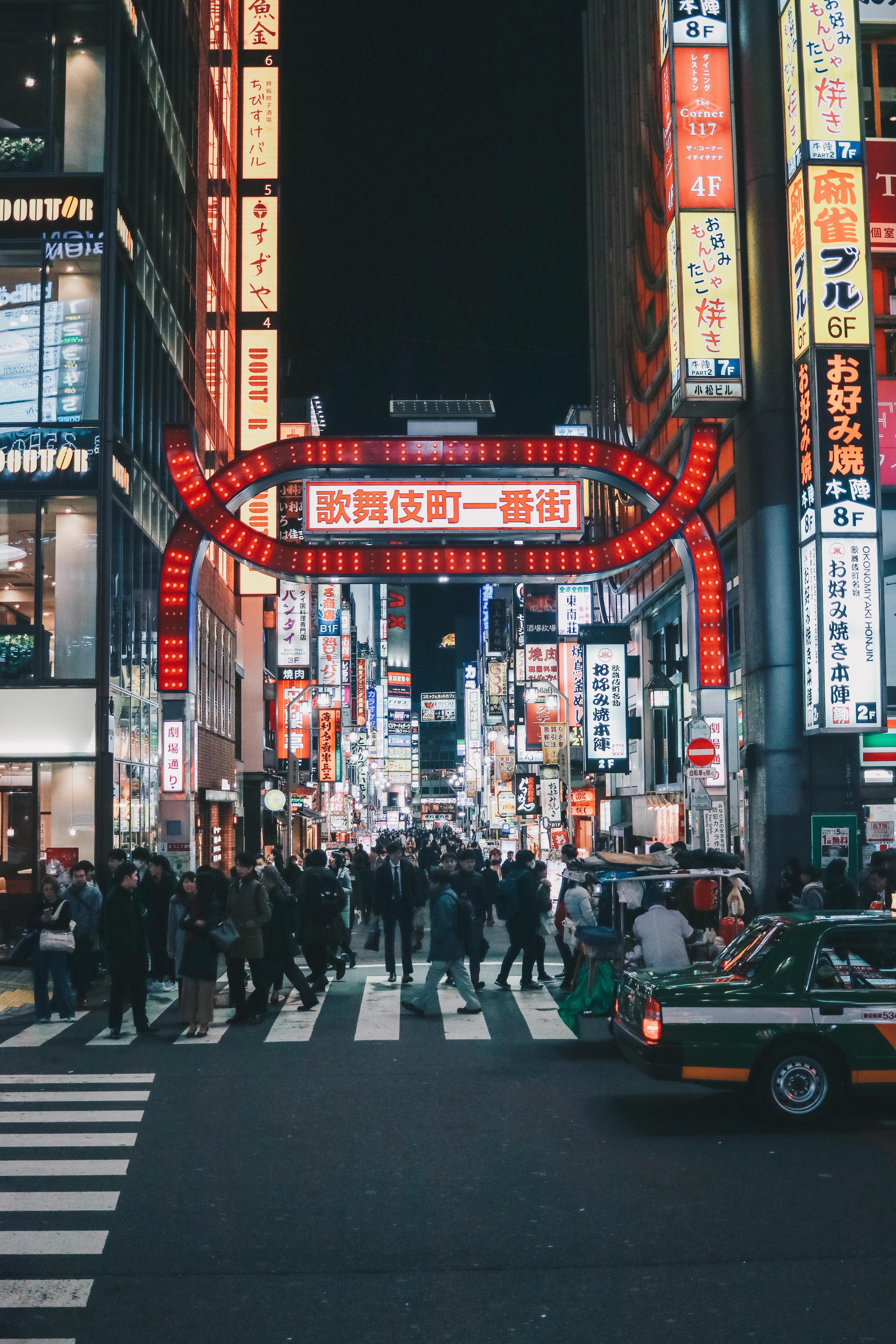 built structure, city life, real people, architecture, road, crossing, crosswalk, building, red, lifestyles, building exterior, sign, light, people, large group of people, Phone HD Wallpaper