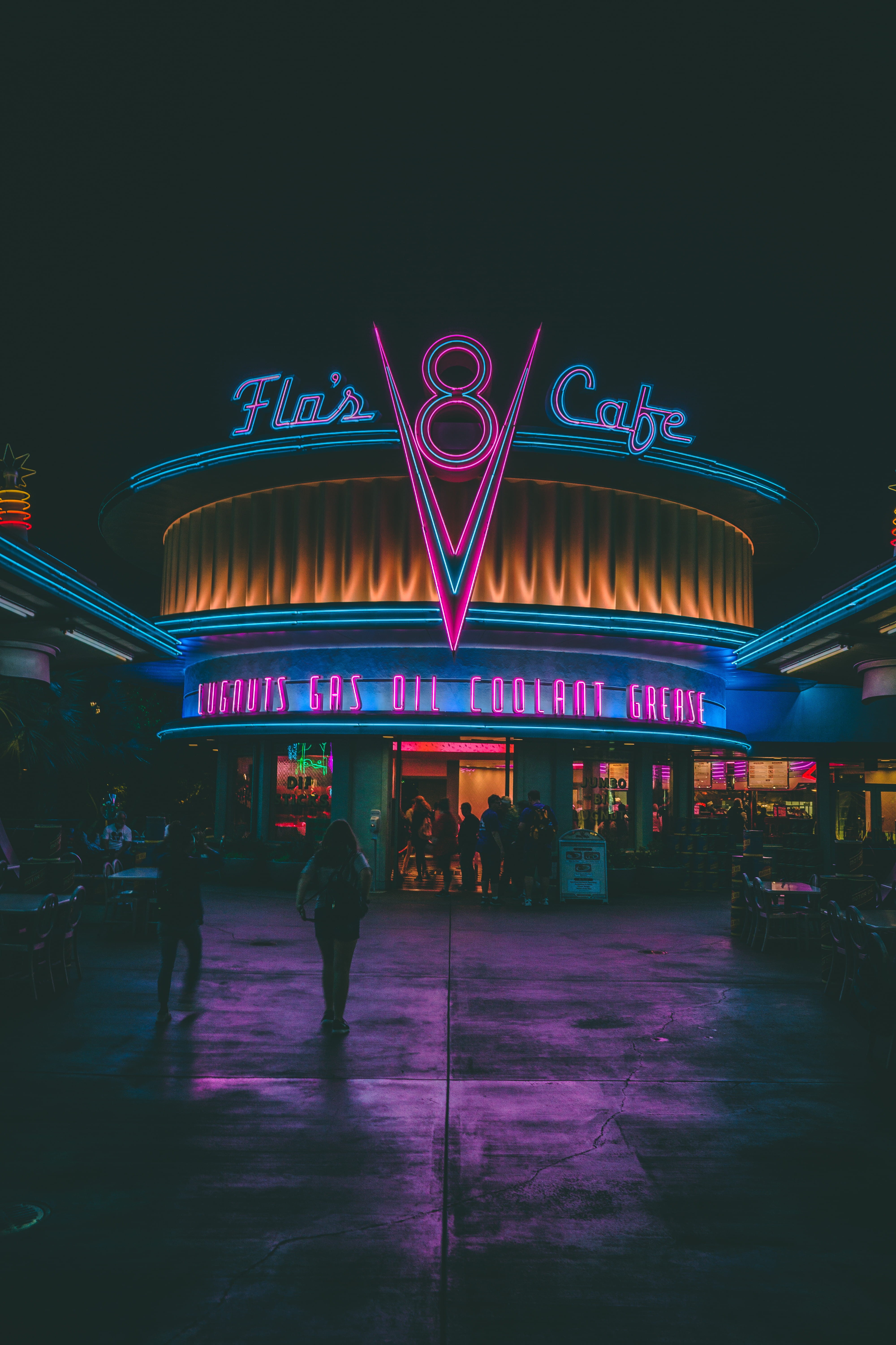 lifestyles, outdoors, architecture, 5K, group of people, flo, night photography, nightlife, amusement park, multi colored, building exterior, city, motion, Phone HD Wallpaper