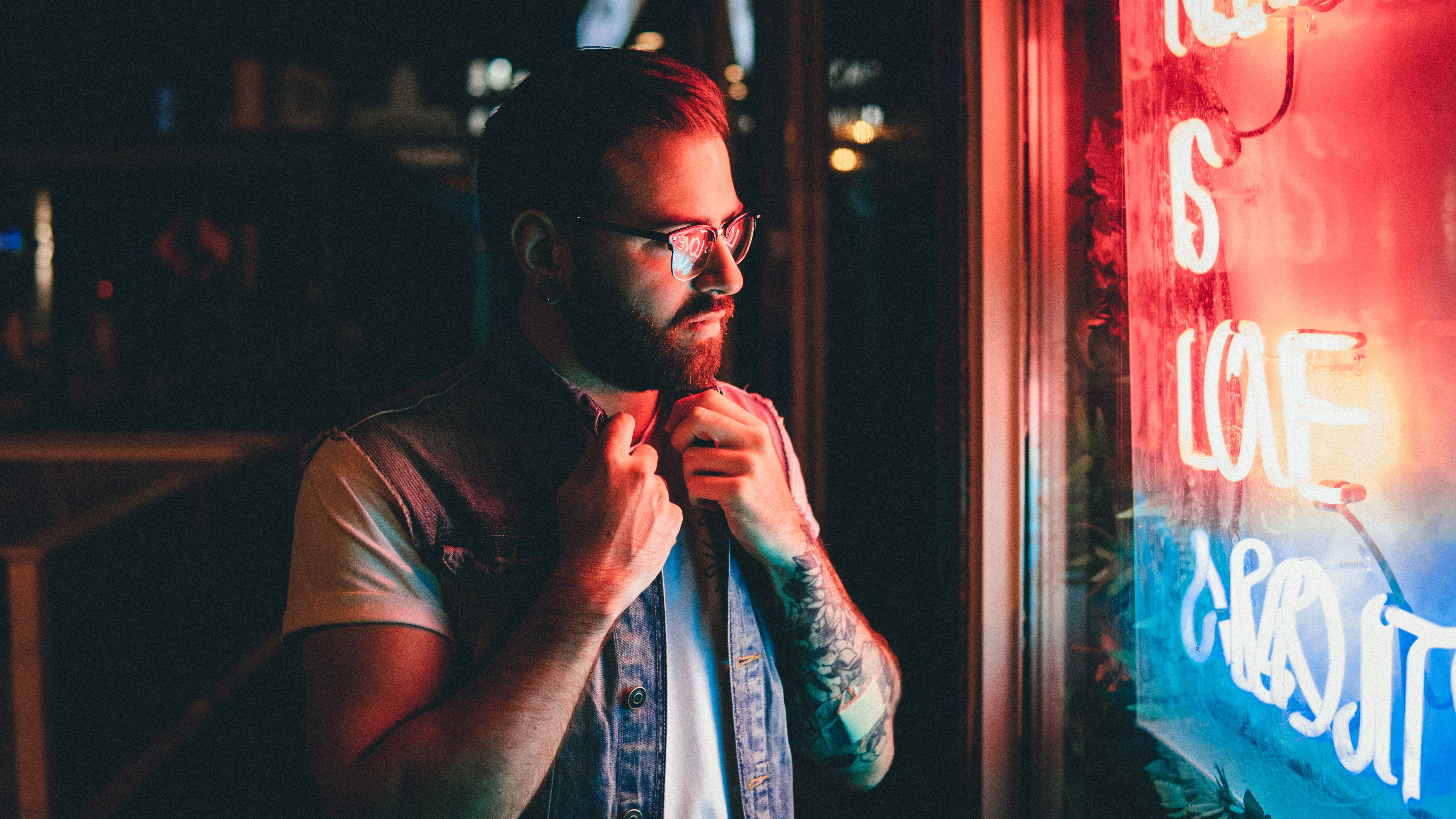 contemplation, wall, mid adult, lifestyles, 5K, glasses, widnow, portrait, night, holding, room, plant, man, inside, illuminated, glass, adult, signage, HD Wallpaper