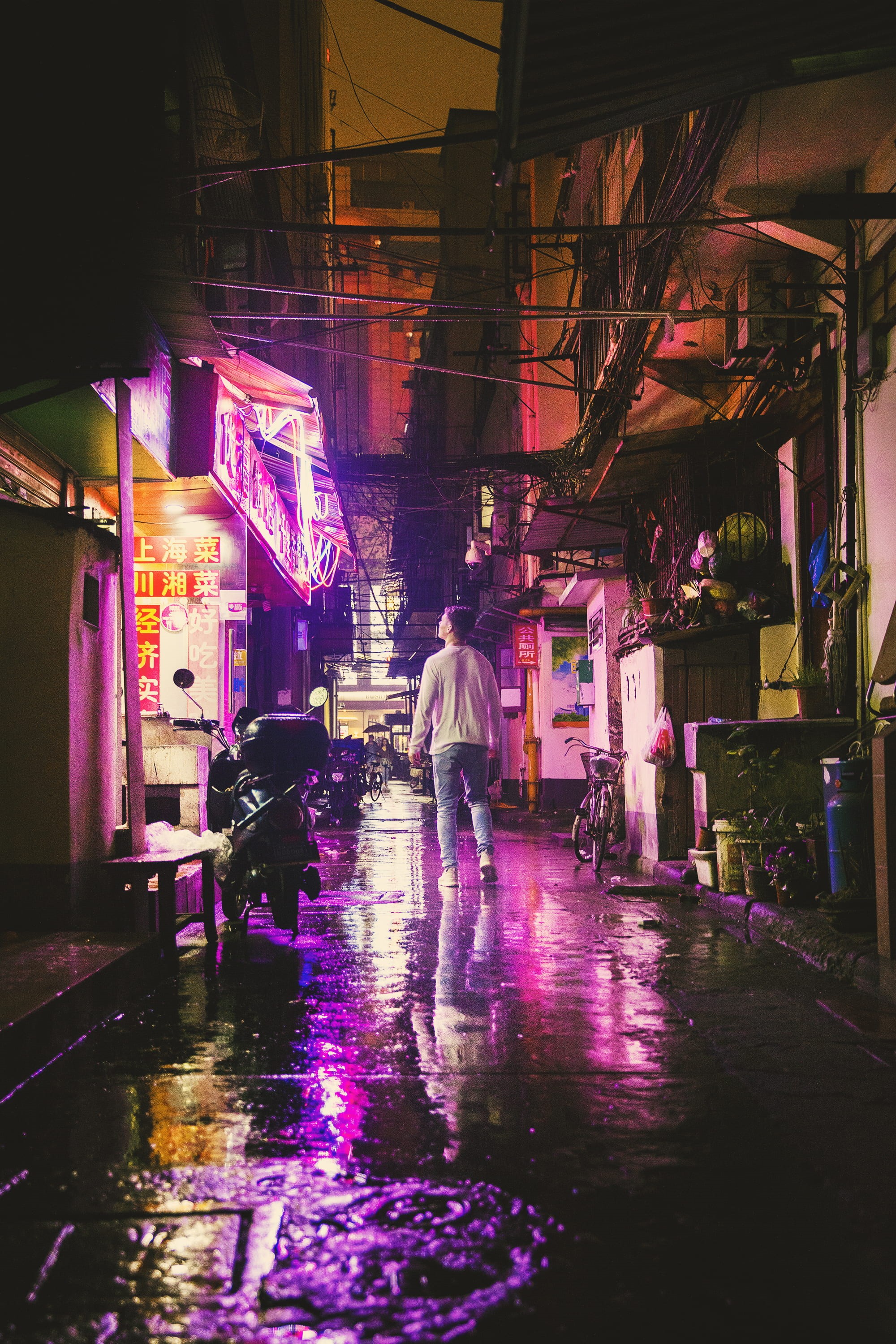 explore, standing, wearing, sweatshirt, reflect, person, urban, built structure, reflection, rain, architecture, building exterior, water, left, man, travel, Phone HD Wallpaper