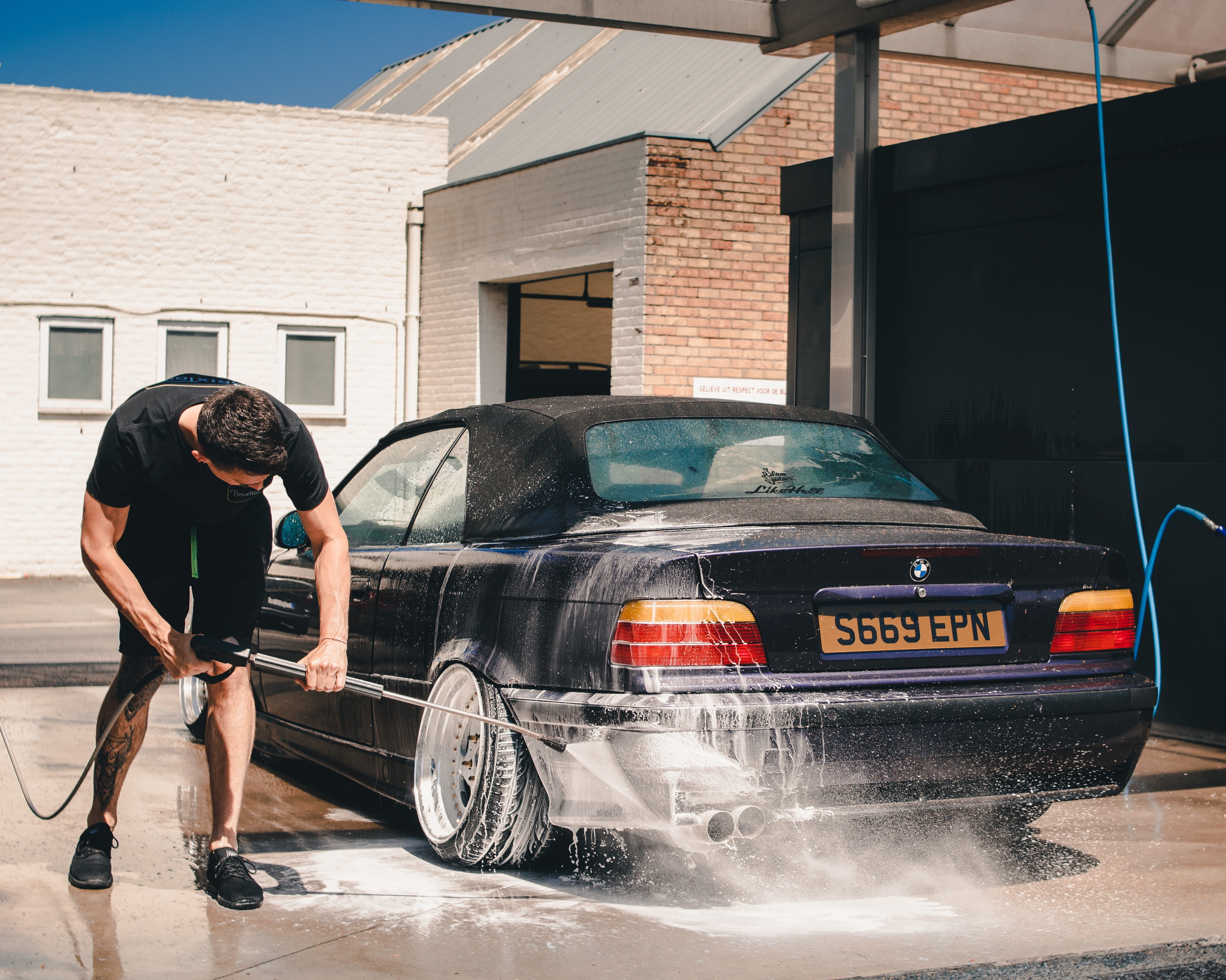 garden hose, architecture, nature, car wash, outdoors, cleaning, people, spoke, washing, transportation, lifestyles, motor vehicle, coupe, clothing, real people, HD Wallpaper