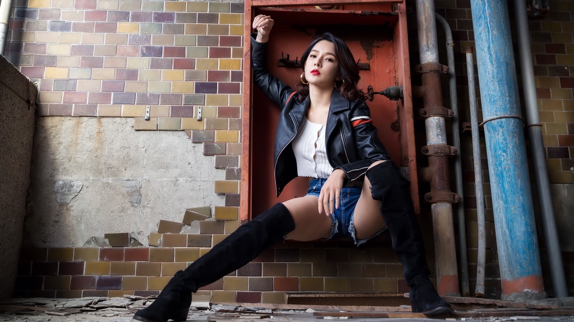 sitting, casual clothing, architectural column, women, built structure, s, wall - building feature, one person, young adult, hairstyle, outdoors, Asian, HD Wallpaper