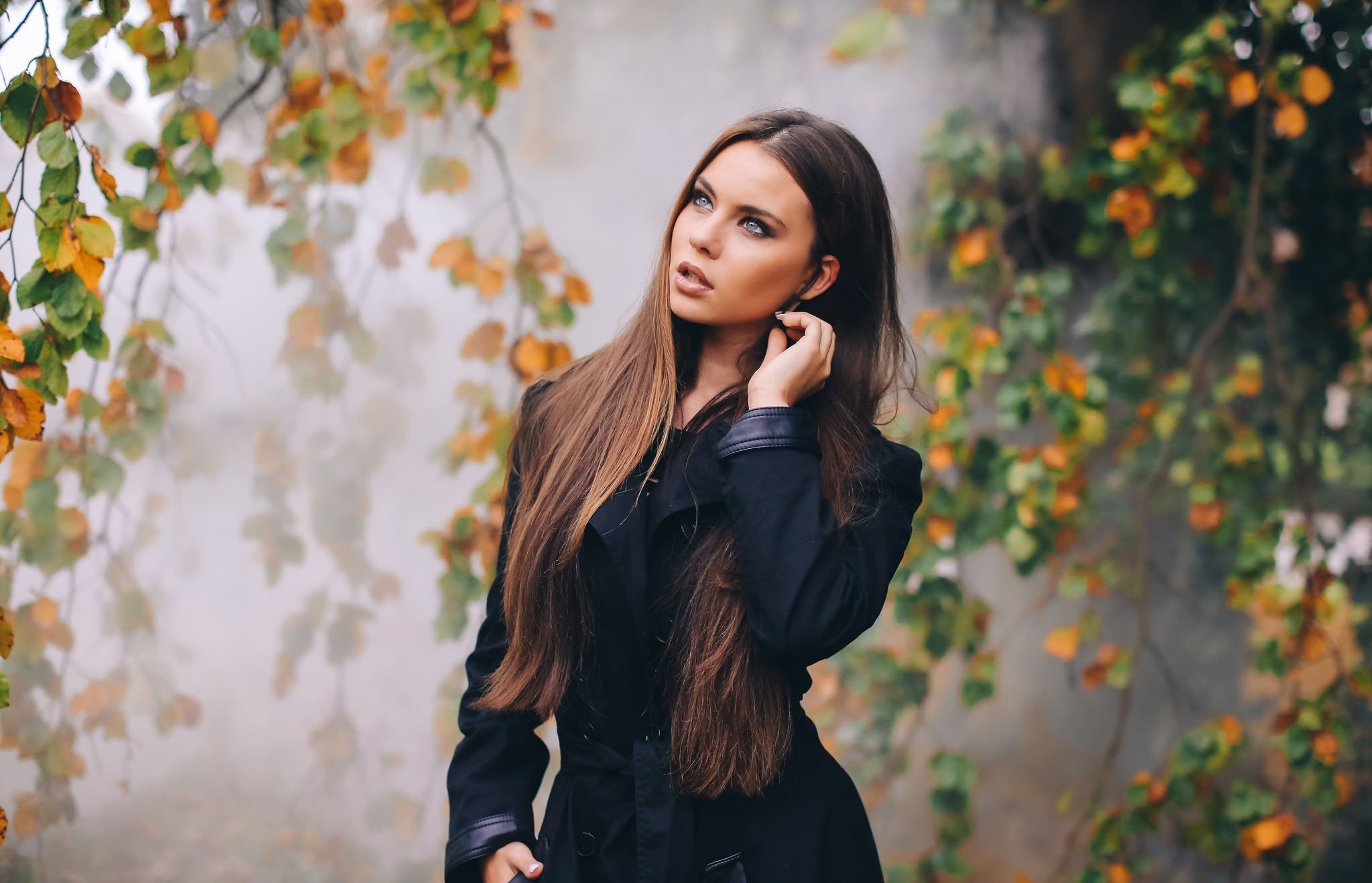 listening, one Person, business Person, David Olkarny, portrait, looking into the distance, fashion, coats, plant, brown Hair, occupation, happiness, hair, HD Wallpaper