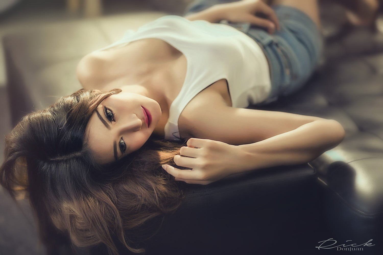 long hair, young adult, lying down, lying on back, cleavage, brunette, portrait, one person, women, tank, focus on foreground, top, lifestyles, adult, tank top, HD Wallpaper