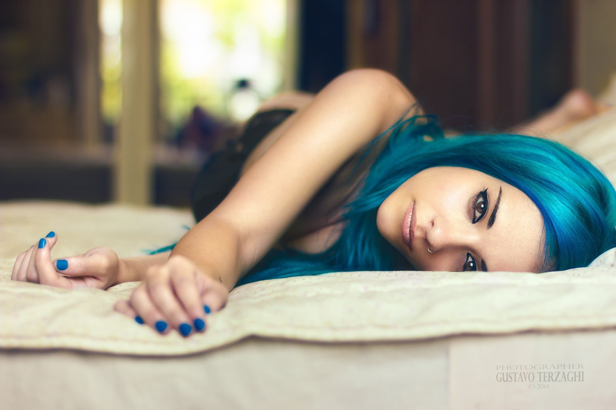 women indoors, real people, hair, s, relaxation, young adult, selective focus, lifestyles, looking at viewer, straight hair, teal, contemplation, headshot, HD Wallpaper