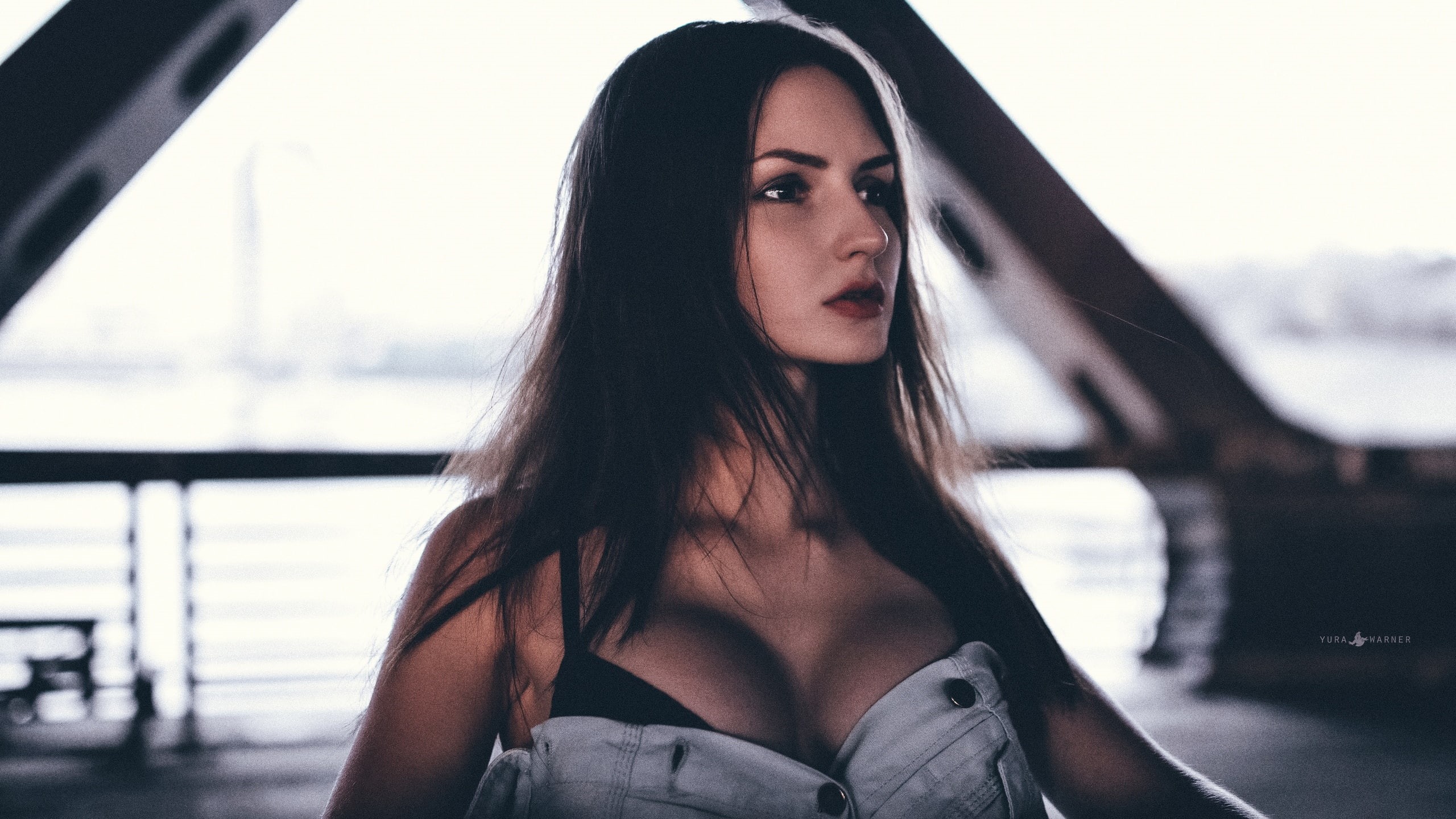 long hair, women, women outdoors, brunette, beautiful woman, looking at camera, Yura Warner, depth of field, looking into the distance, contemplation, one person, HD Wallpaper