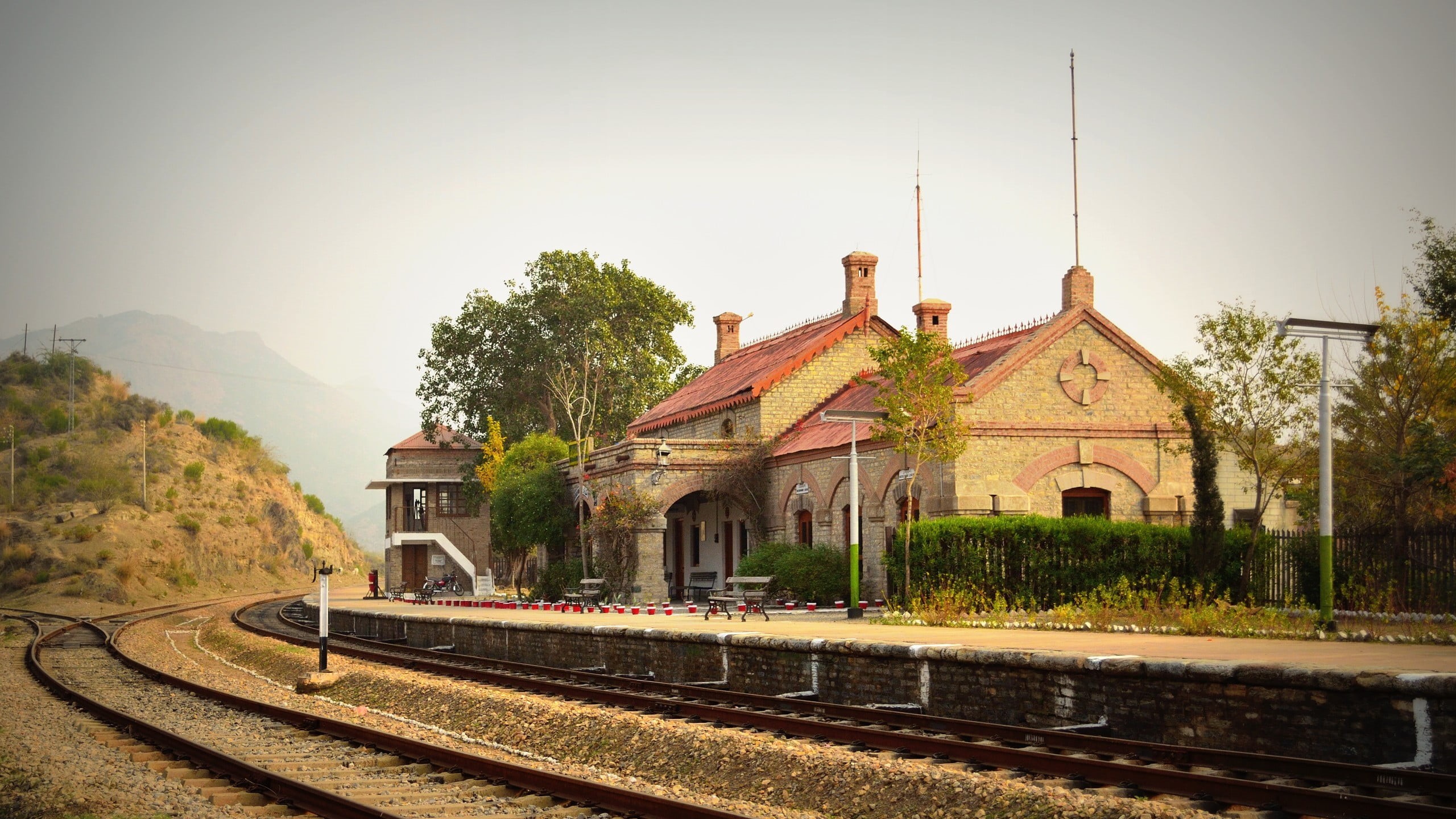white, building exterior, religion, building, tree, sky, transportation, nature, train, track, brown, plant, Pakistan, train station, railway, concrete, HD Wallpaper