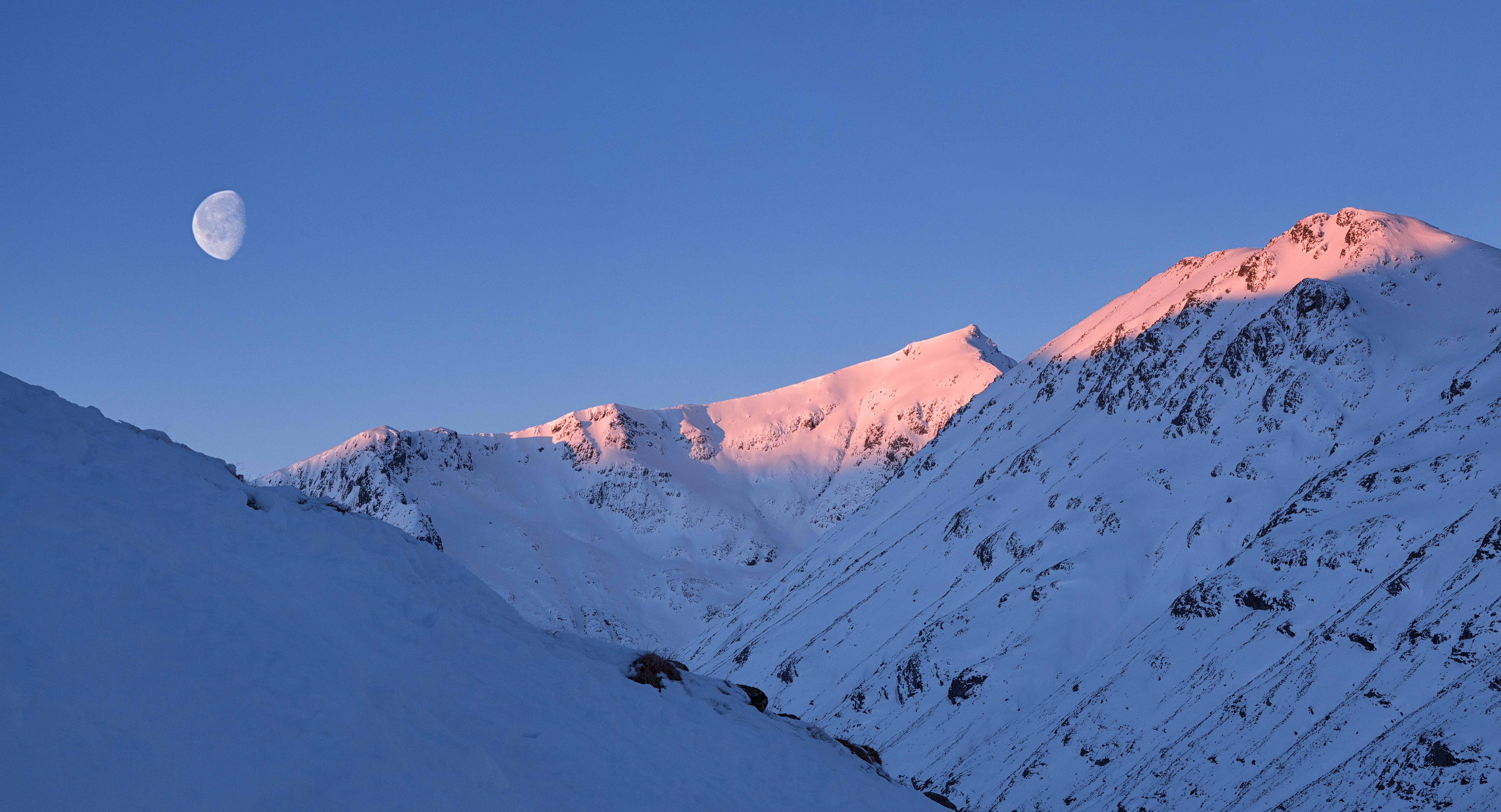 5K, scenics, covered, mountain Peak, Glencoe, snow, outdoors, nature, blue, landscape, Scotland, ice, Stob Coire Sgreamhach, winter, mountain, HD Wallpaper