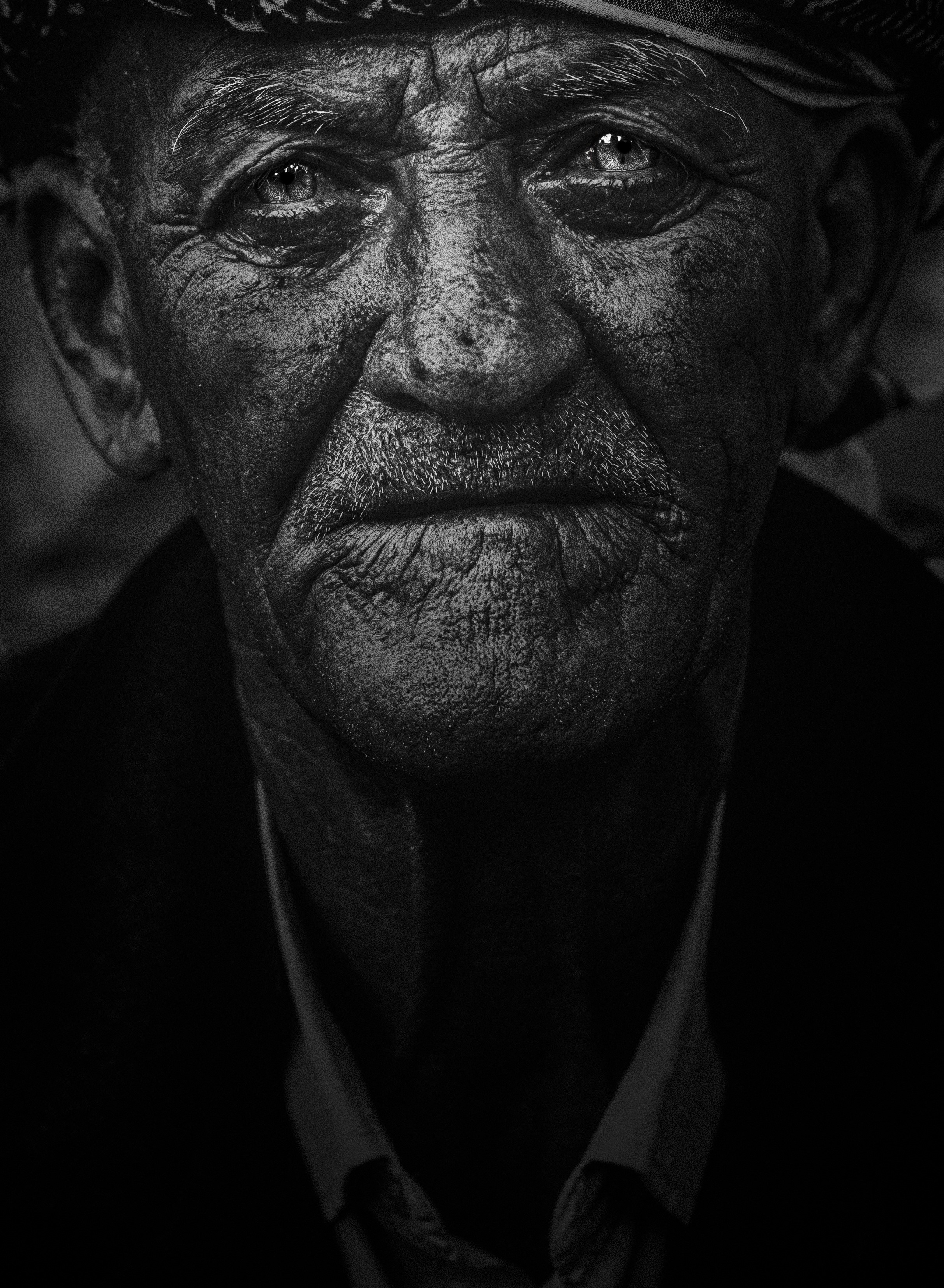 contemplation, old man, human face, adult, facial hair, looking at camera, men, dress, senior men, male, beard, street, lifestyles, 2K, mature adult, close-up, Phone HD Wallpaper