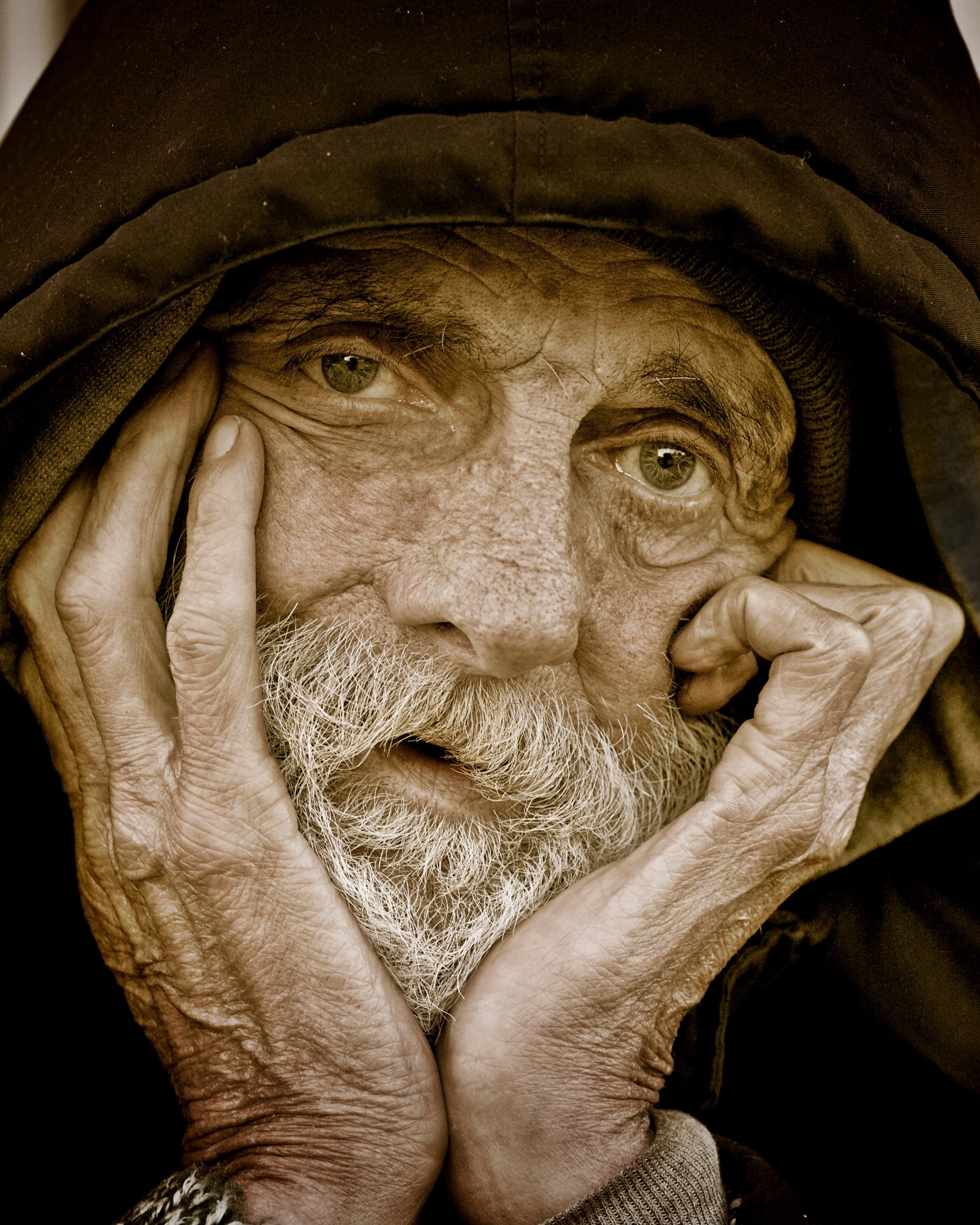 peoples, services, outreach, one senior man only, forties, bank, mature men, people, unhappy, contemplation, one man only, clothing, old, hunger, horizontal, Phone HD Wallpaper