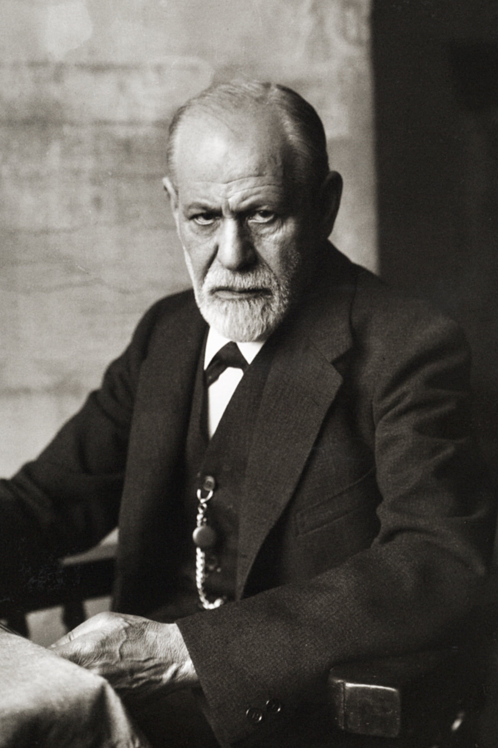 austrian, oedipus complex, one Person, sitting, portrait, neurologist, sigmund freud, notched, portrait 1926, senior men, looking at camera, 1930 goethe price, Phone HD Wallpaper
