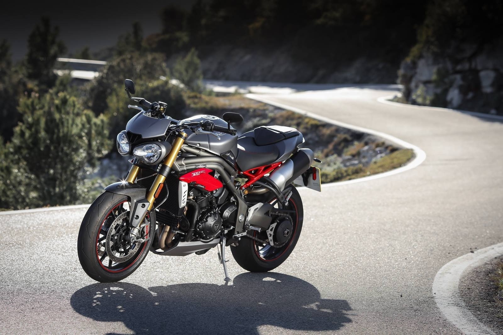 helmet, focus on foreground, outdoors, 720P, mode of transportation, parking, riding, motorcycle, transportation, Vehicle, triumph street triple r, crash helmet, HD Wallpaper