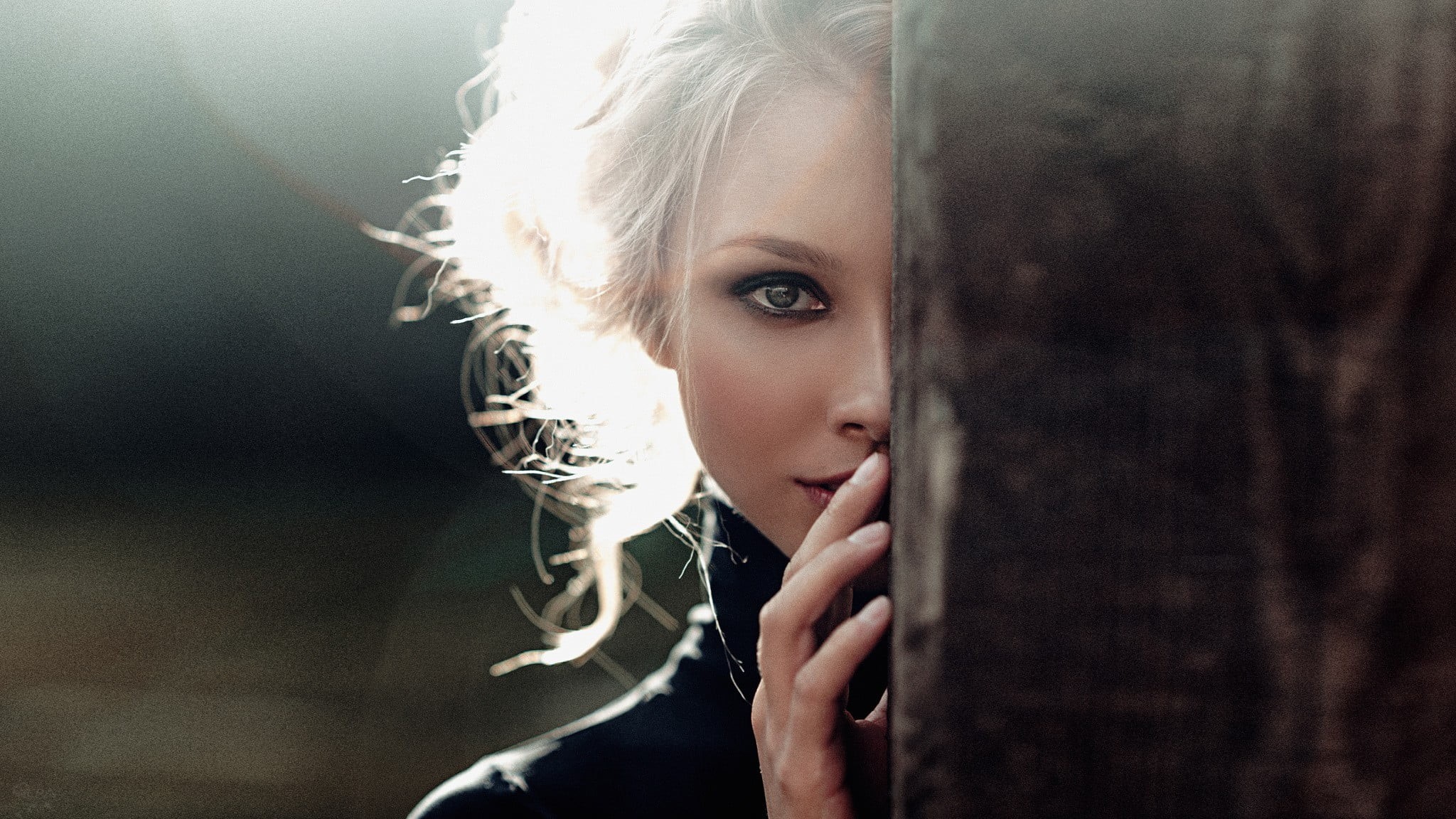 one person, turtle, real people, indoors, blonde, model, young women, top, young adult, eyes, 1080P, human face, looking, body part, human body part, depth of field, HD Wallpaper