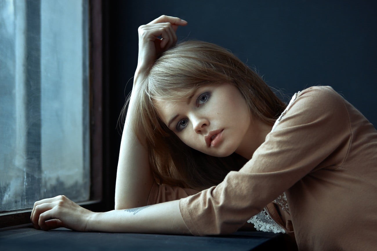 top, brown, blonde, one person, 720P, portrait, teenager, long, childhood, woman, headshot, model, emotion, child, girls, looking, depression - sadness, HD Wallpaper
