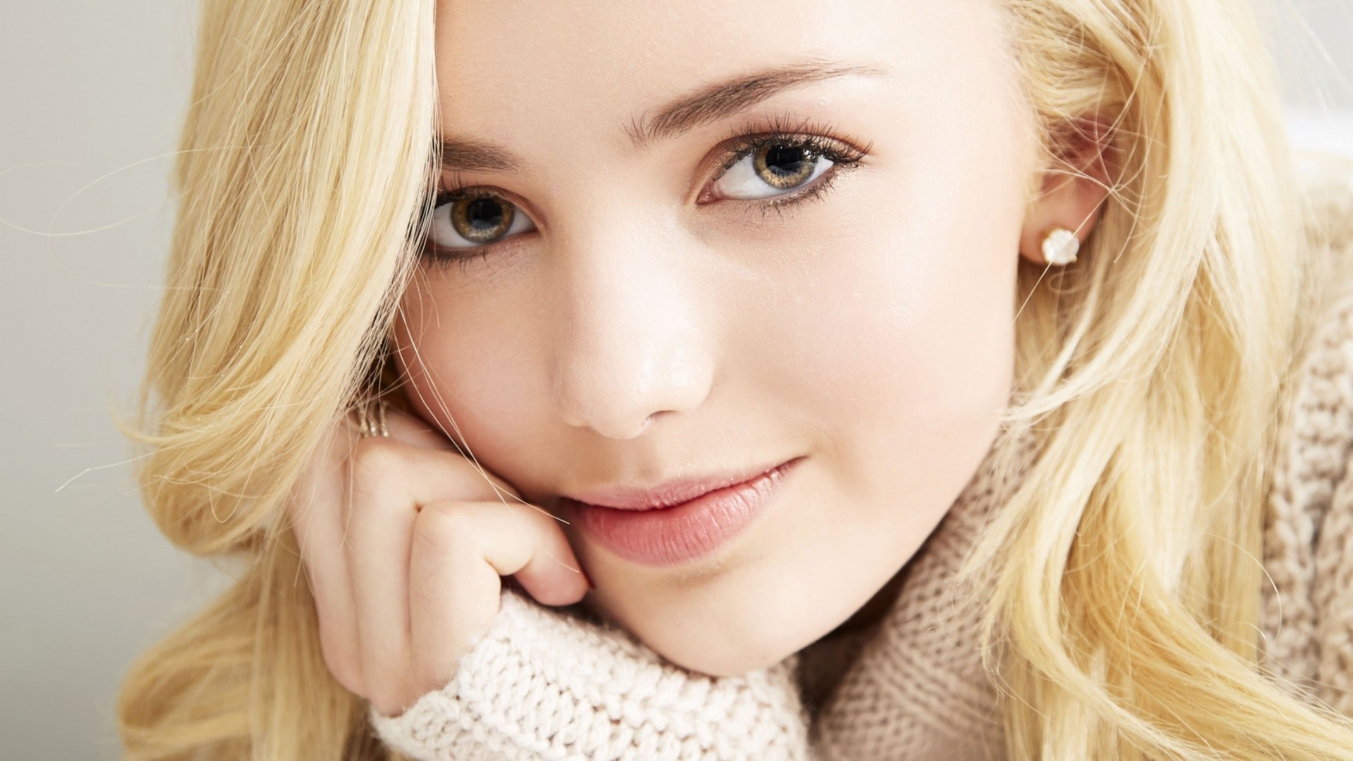 sweater, blonde, long hair, 1080P, portrait, model, face, brown eyes, simple background, looking at viewer, women, HD Wallpaper