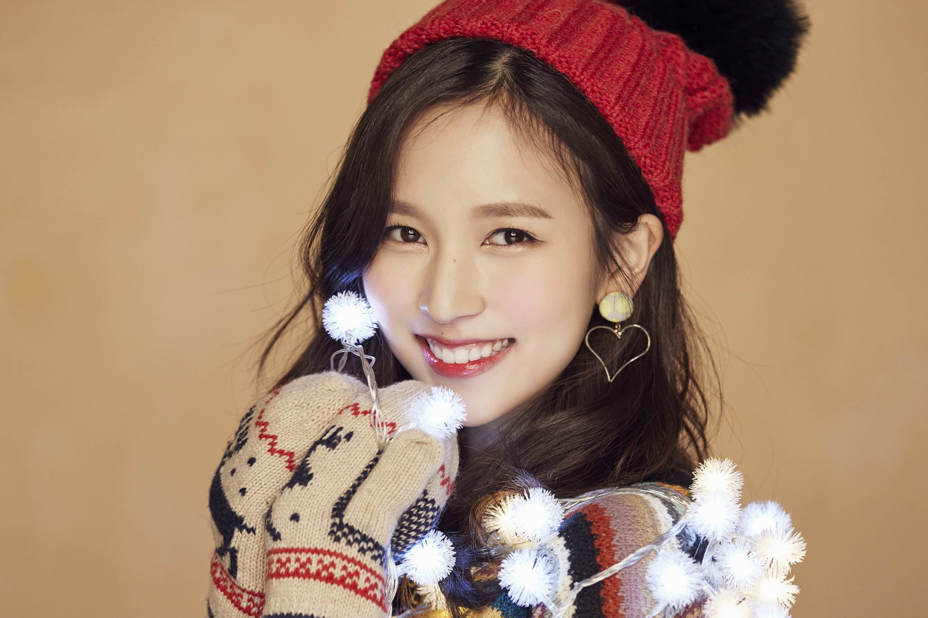 females, 2K, looking at camera, Christmas, emotion, stuffed toy, Asian, portrait, childhood, warm clothing, headshot, clothing, holding, K-pop, one person, HD Wallpaper