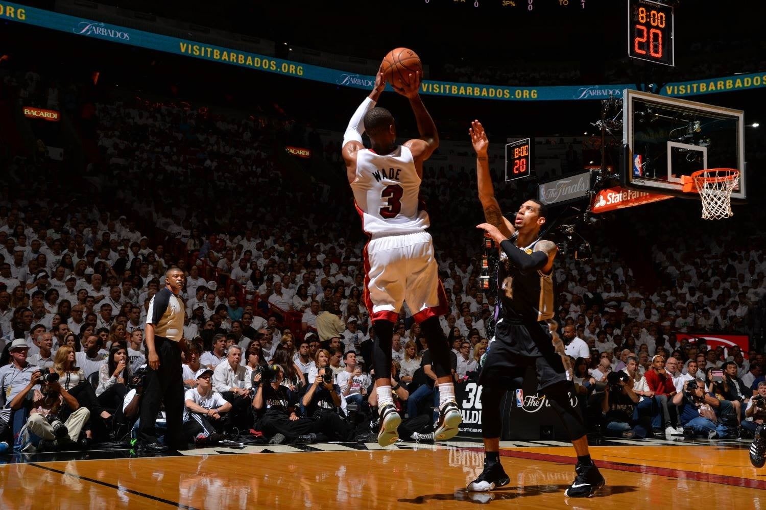 group of people, performance, indoors, arms raised, Miami Heat, skill, basketball, audience, basketball - sport, arts culture and entertainment, playing, HD Wallpaper