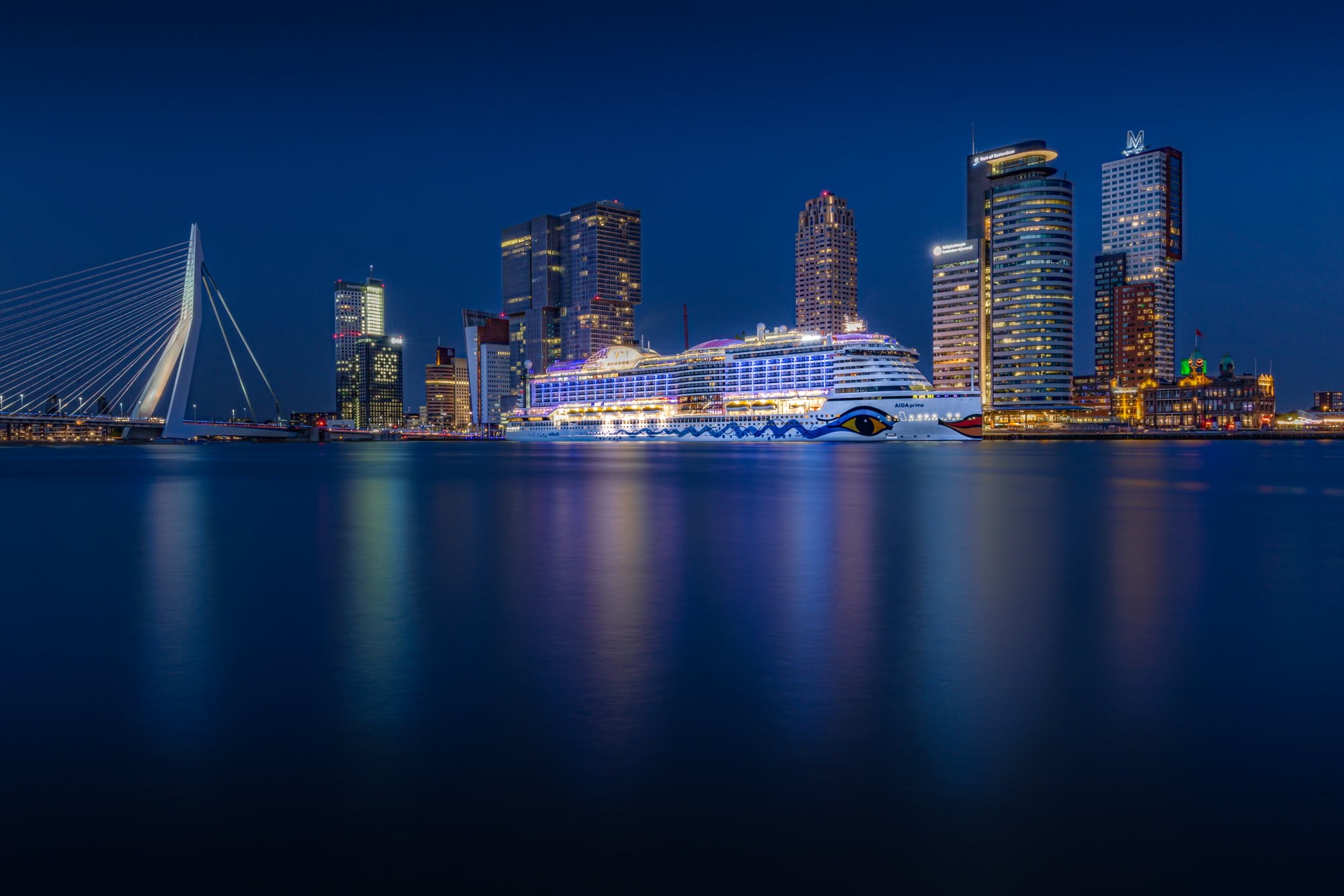 skyscraper, 1080P, famous Place, city, architecture, Explored, river, Black and white, Zuid-Holland, urban Skyline, NL, reflection, Aida, Rotterdam, night, HD Wallpaper