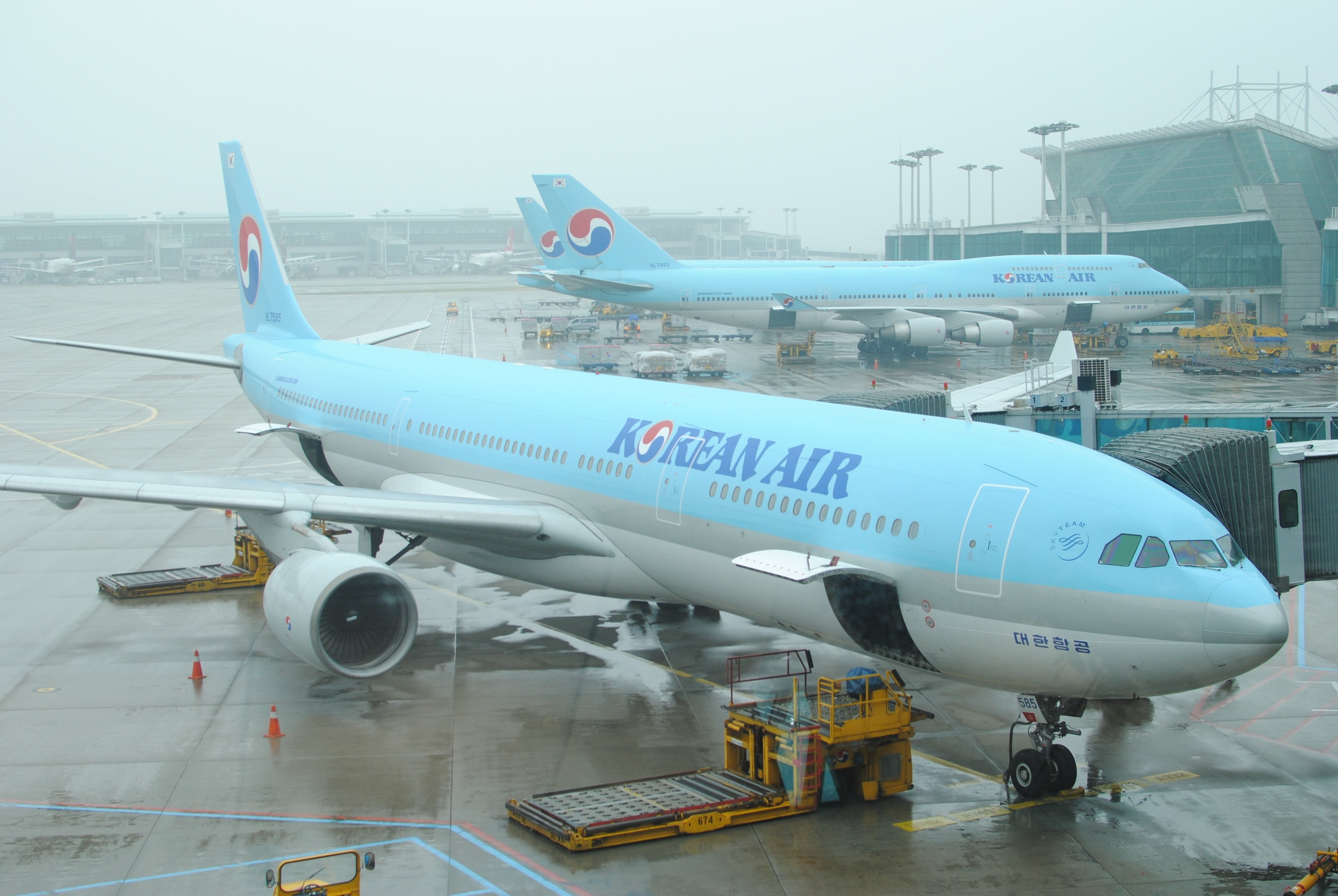 journey, travel, gray, business, transportation, sky, korean, plane, aerospace industry, commercial airplane, mode of transportation, 4K, no people, stationary, HD Wallpaper