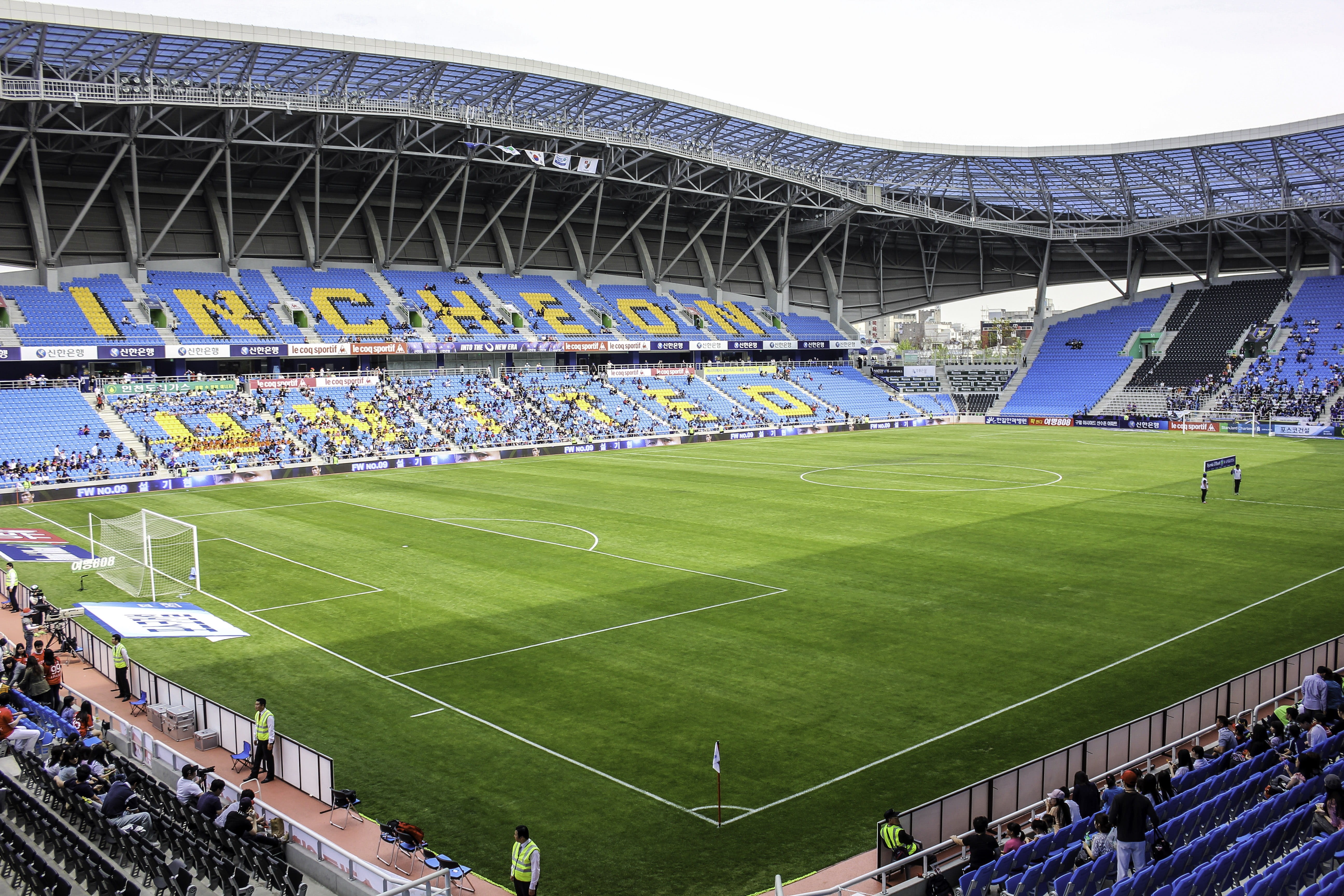 grass, sports Race, american Football - Sport, team Sport, arena, sports Venue, high angle view, sports Track, 5K, turf, crowd, outdoors, animal Sport, HD Wallpaper