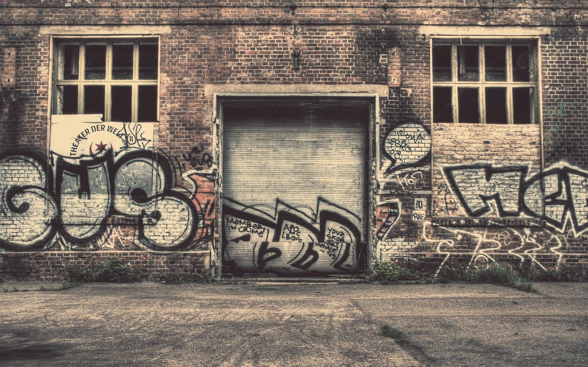 abandoned, gray, graffiti, dirty, retro Styled, building, art and craft, city, architecture, window, brick wall, facade, wheel, text, wall, street art, HD Wallpaper