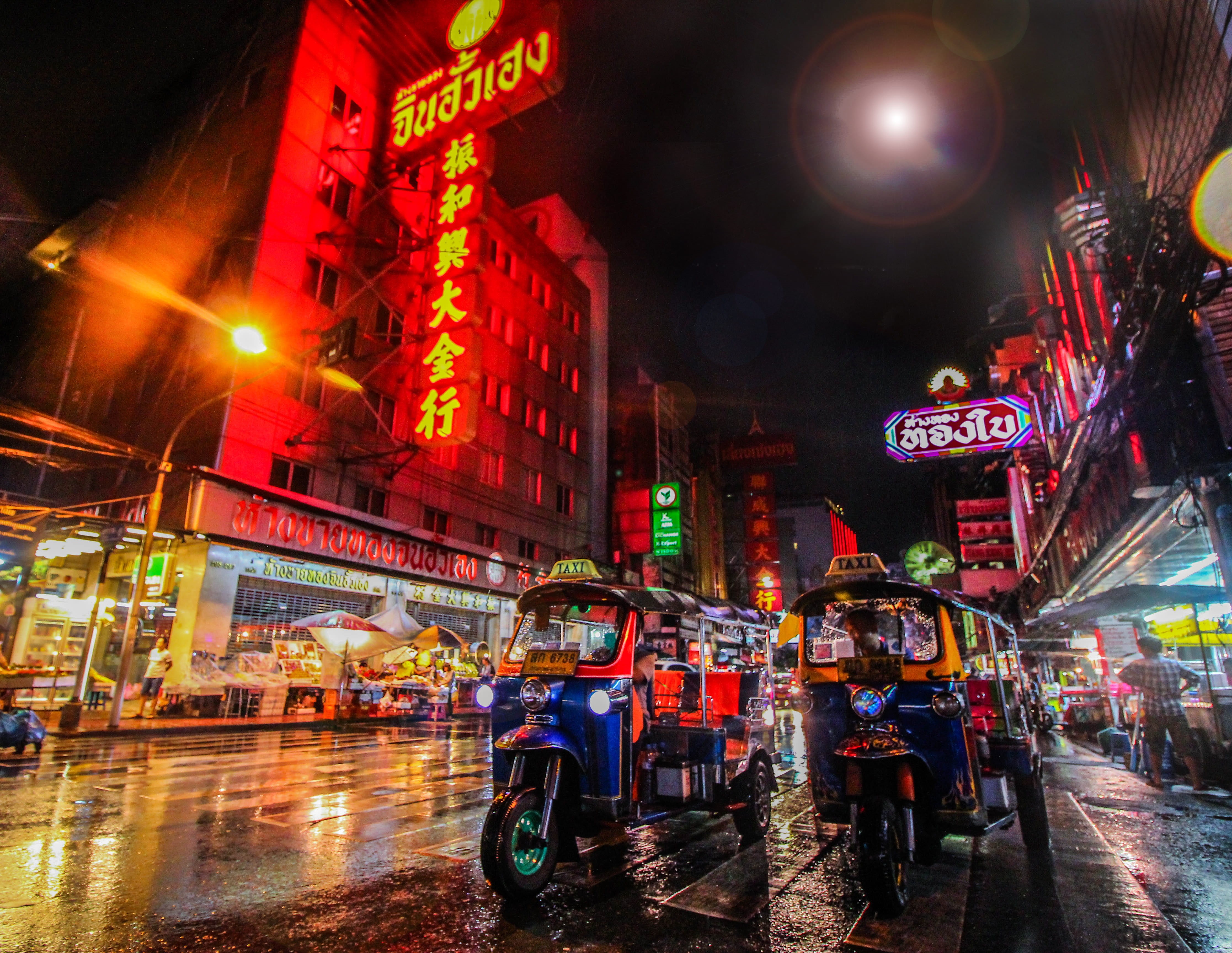mode of transportation, city life, city, two, people, illuminated, lights, architecture, crowd, text, nightlife, travel destinations, streetlamp, chinatown, HD Wallpaper