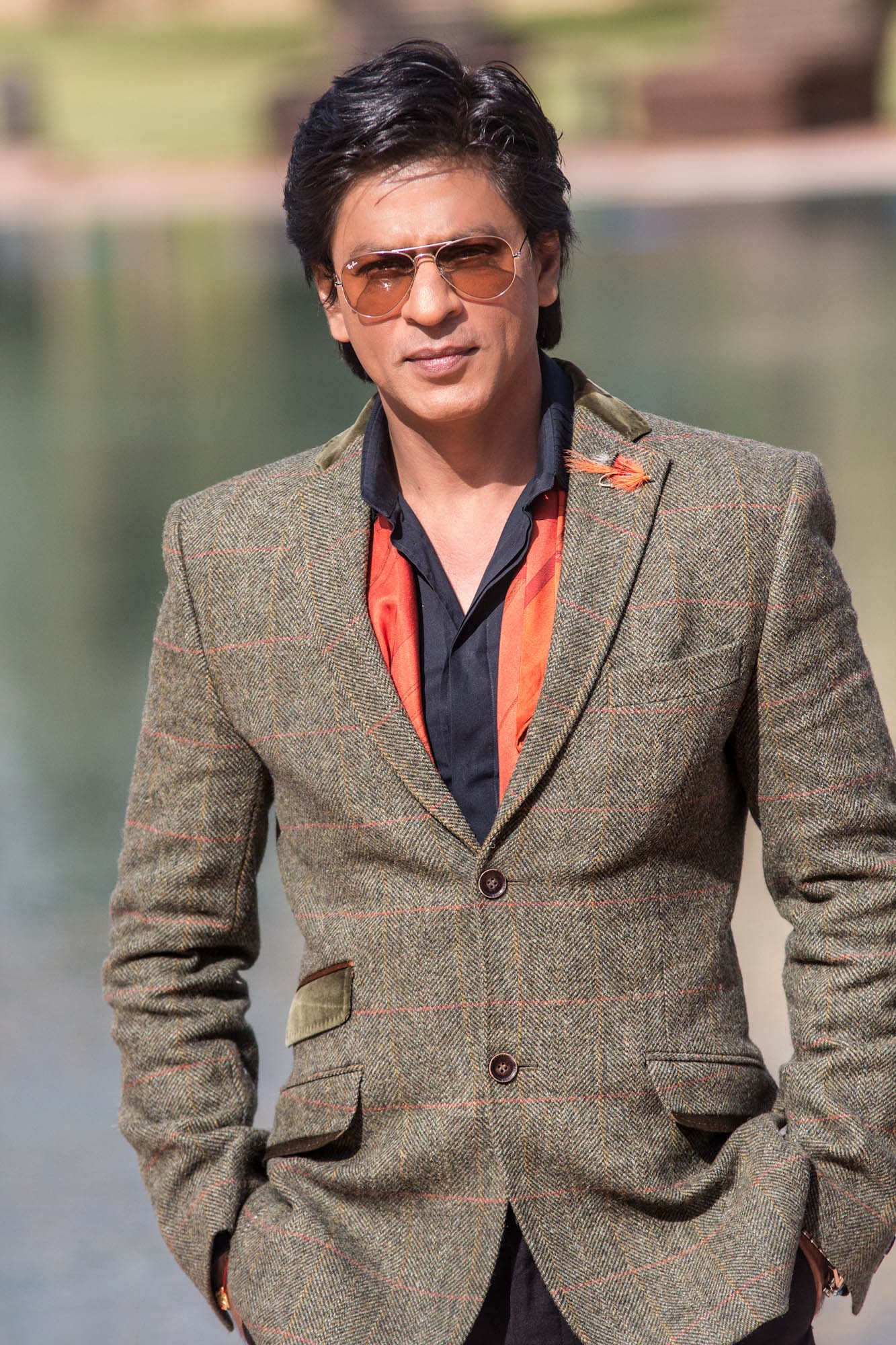 glasses, lifestyles, shahrukh, water, 1080P, clothing, portrait, outdoors, king, looking at camera, bollywood, waist up, focus on foreground, nature, sunglasses, Phone HD Wallpaper