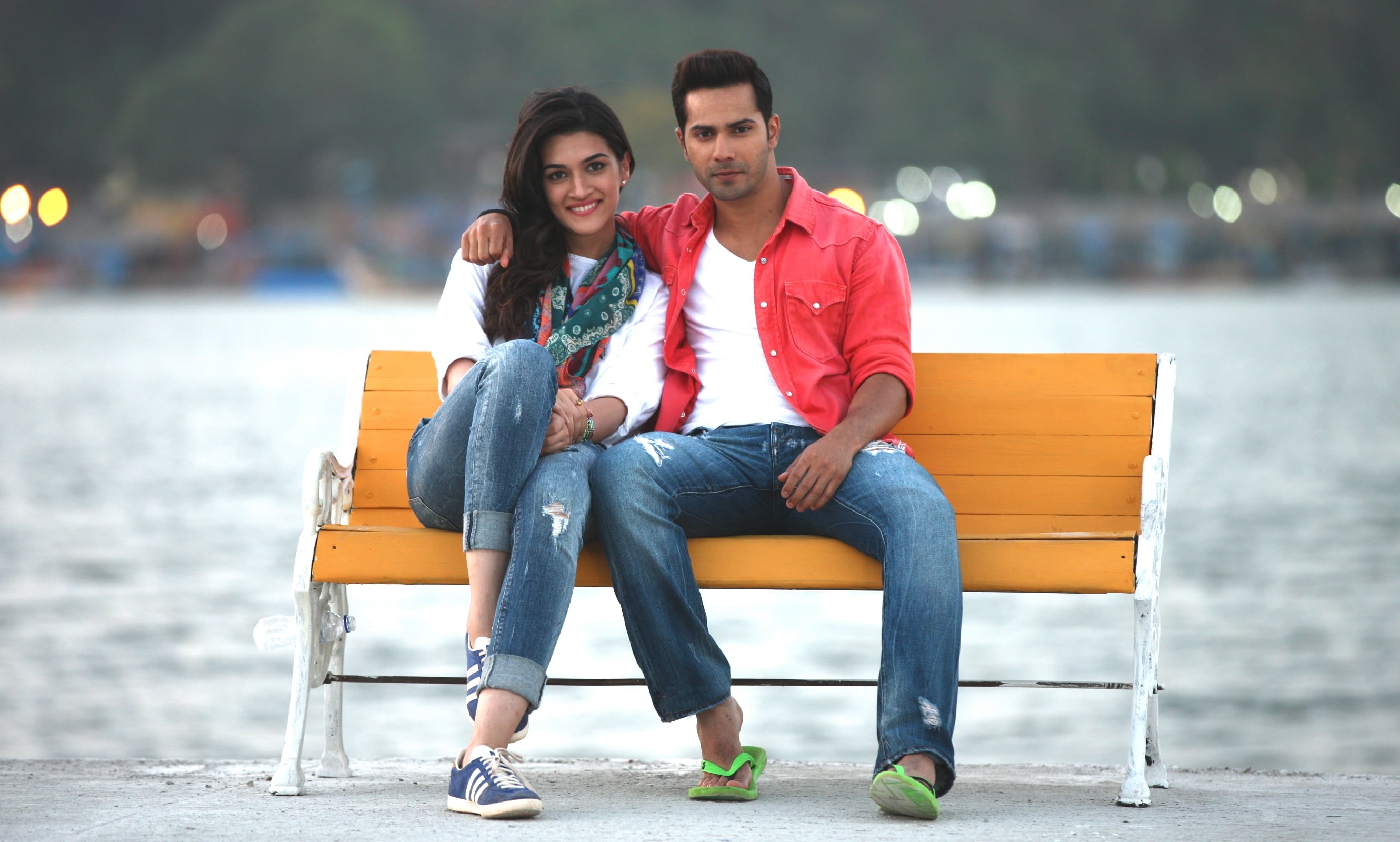 couple - relationship, focus on foreground, leisure activity, s, kriti, button, positive emotion, sitting, dilwale, young men, kriti sanon, blue, varun, HD Wallpaper