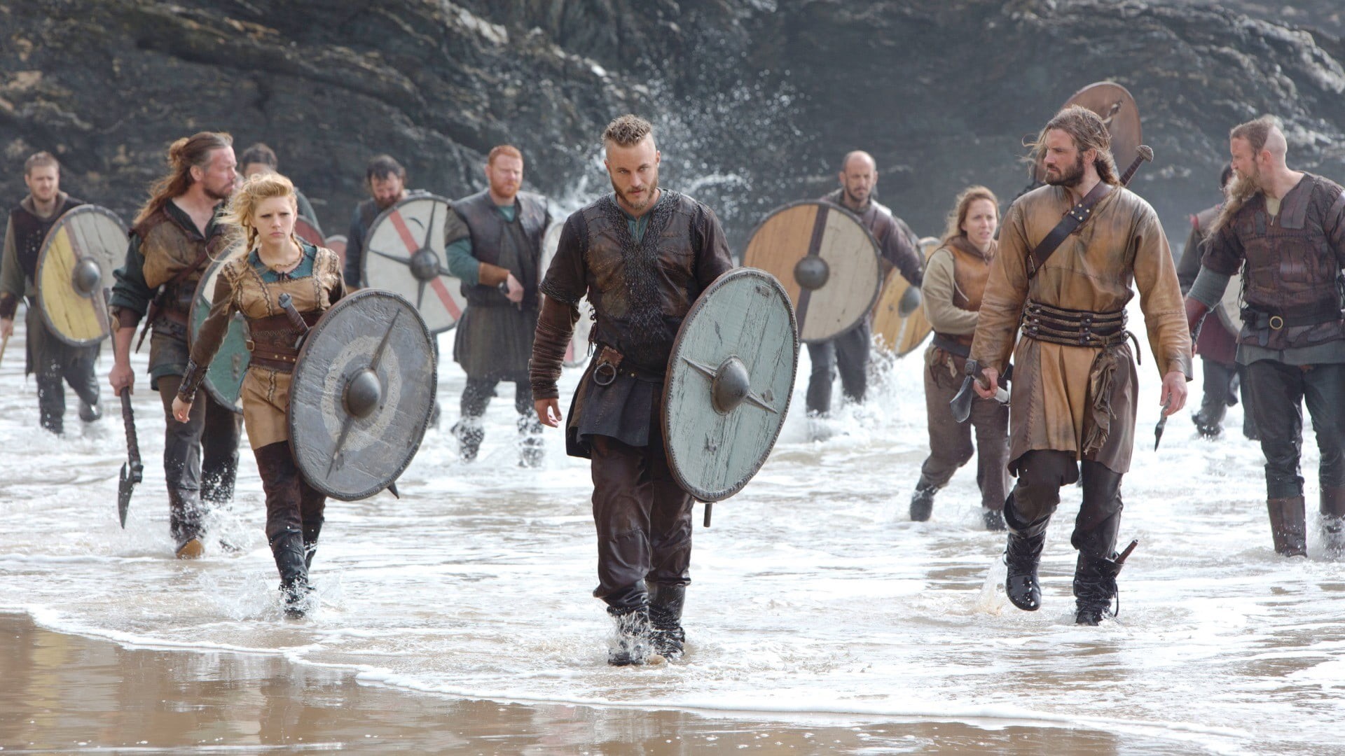people, Vikings (TV series), sea, full length, young adult, group of people, walking, crowd, robe, 1080P, day, brown, sport, mature men, real people, Ragnar Lodbrok, HD Wallpaper