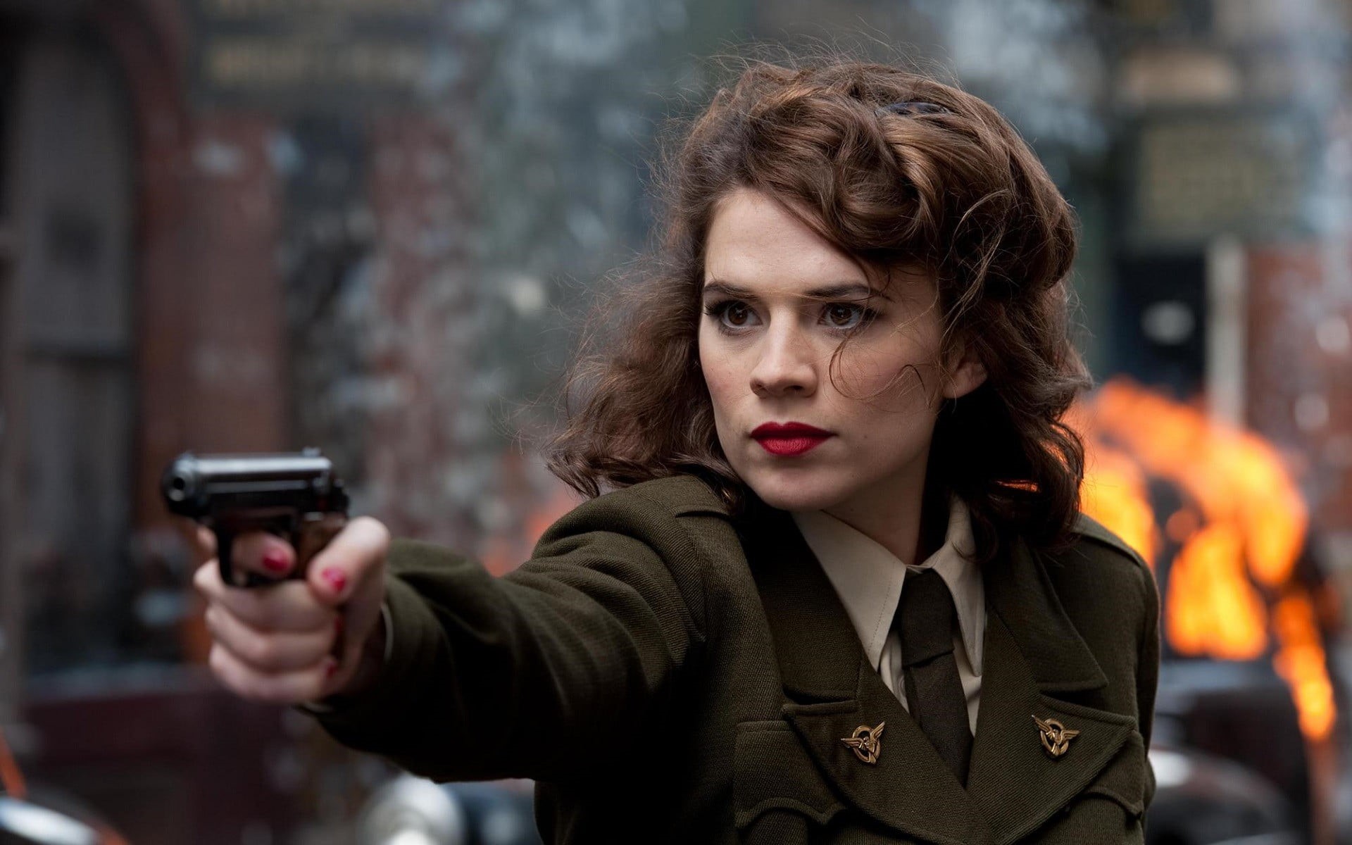 young women, pistol, weapon, headshot, gun, Hayley Atwell, beauty, communication, scarf, city, portrait, red lipstick, actress, Peggy Carter, Captain America: The First Avenger, HD Wallpaper
