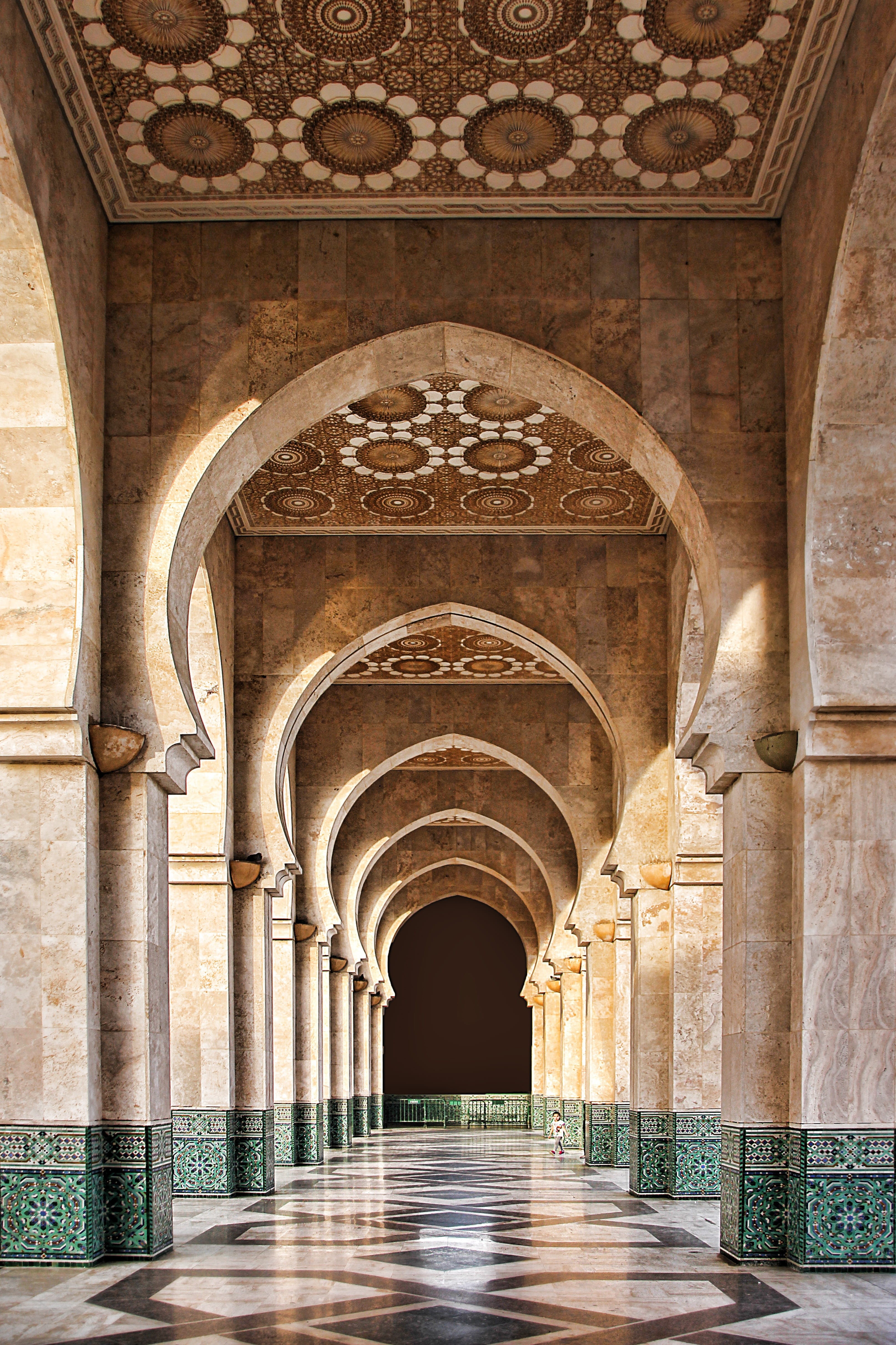 ornate, travel destinations, the past, history, religion, pillars, 4K, architectural column, concrete, built structure, architecture, Casablanca, diminishing perspective, Phone HD Wallpaper