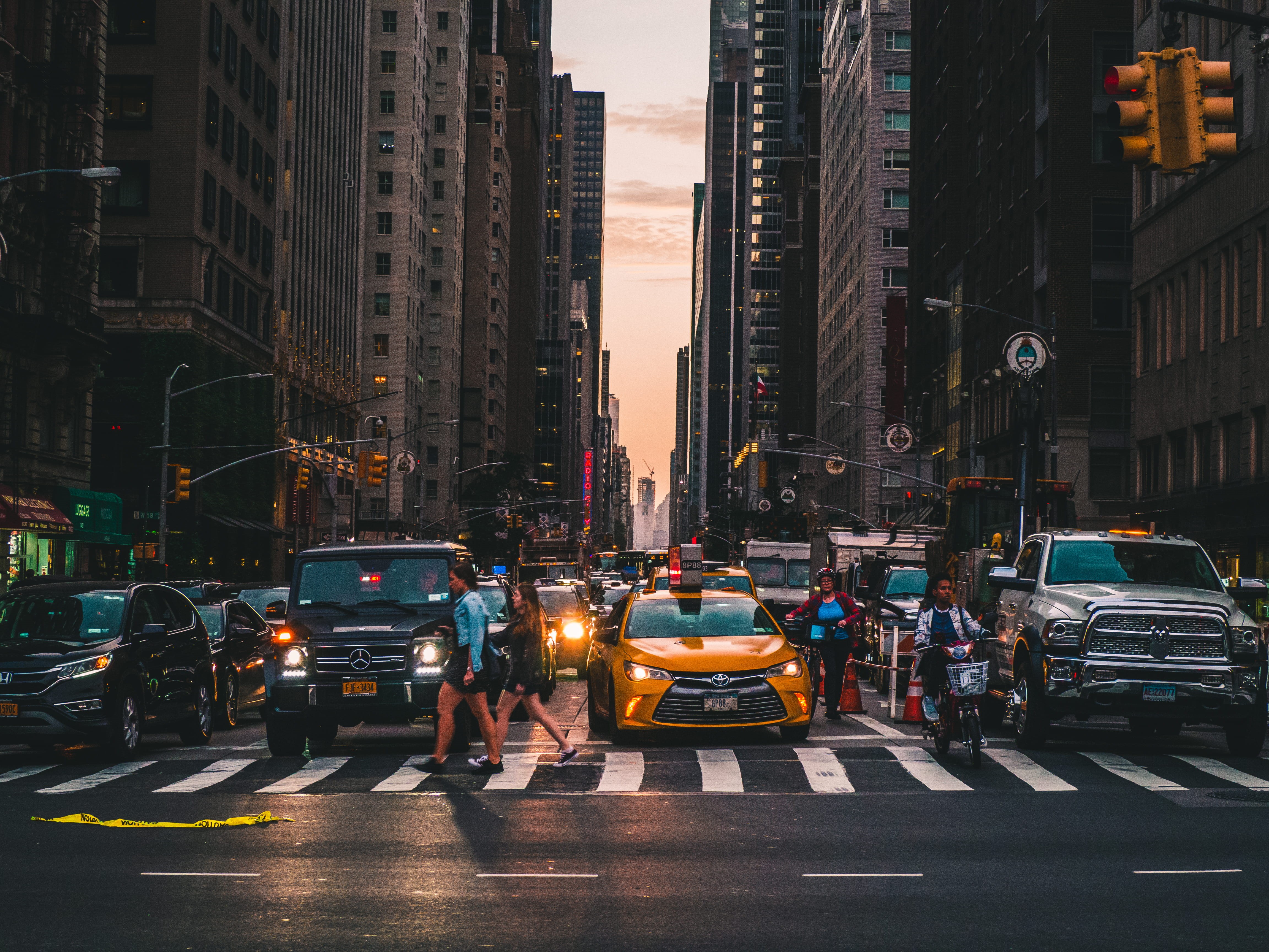 vehicles, times, city, group of people, land vehicle, mode of transportation, architecture, walking, sun setting, 4K, built structure, road, crowd, street, HD Wallpaper