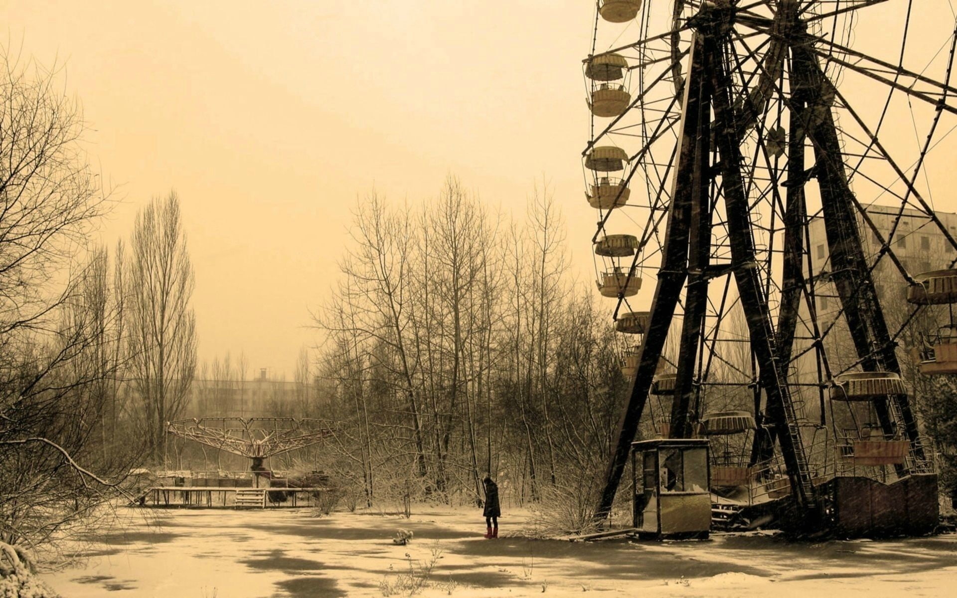 apocalyptic, sepia, beauty in nature, Chernobyl, built structure, real people, Pripyat, day, ferris, architecture, person, nature, outdoors, abandoned, HD Wallpaper