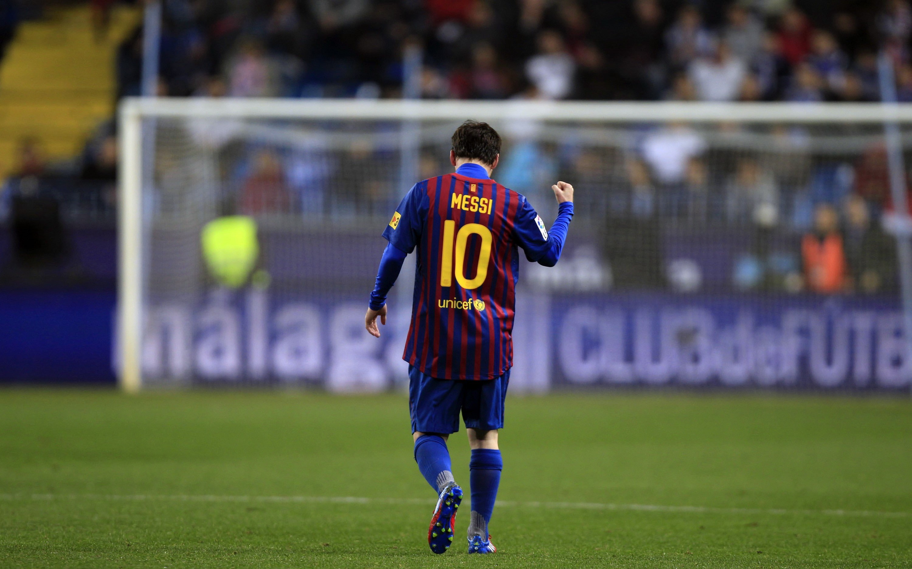 FC Barcelona, people, competitive sport, sports equipment, Argentinian, playing, Leopard, Nike, full length, clothing, focus on foreground, Sport, ball, HD Wallpaper