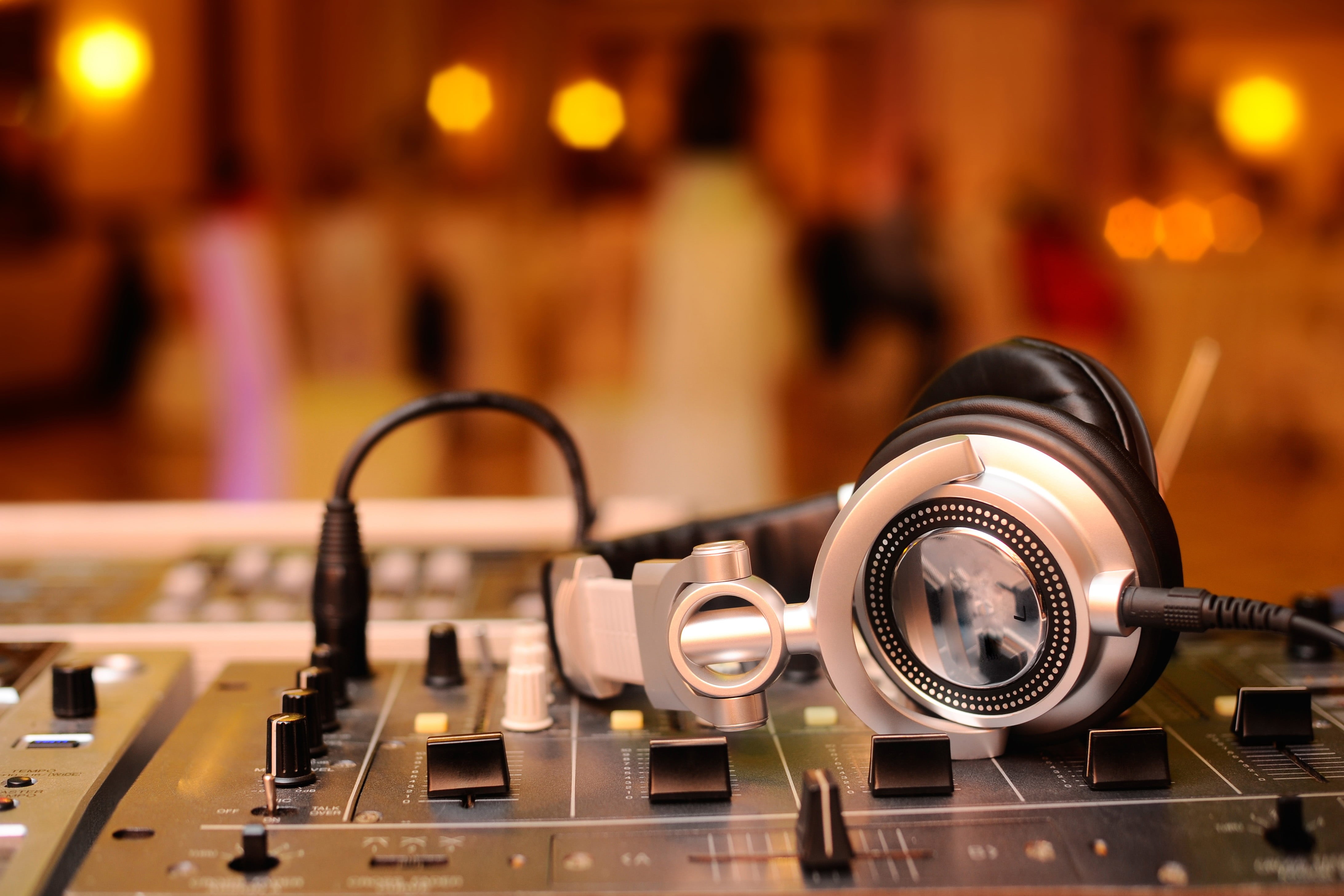 business, recording Studio, remote, indoors, arts culture and entertainment, macro, antique, music, hi-tech, technology, sound, headphones, listening, gray, HD Wallpaper