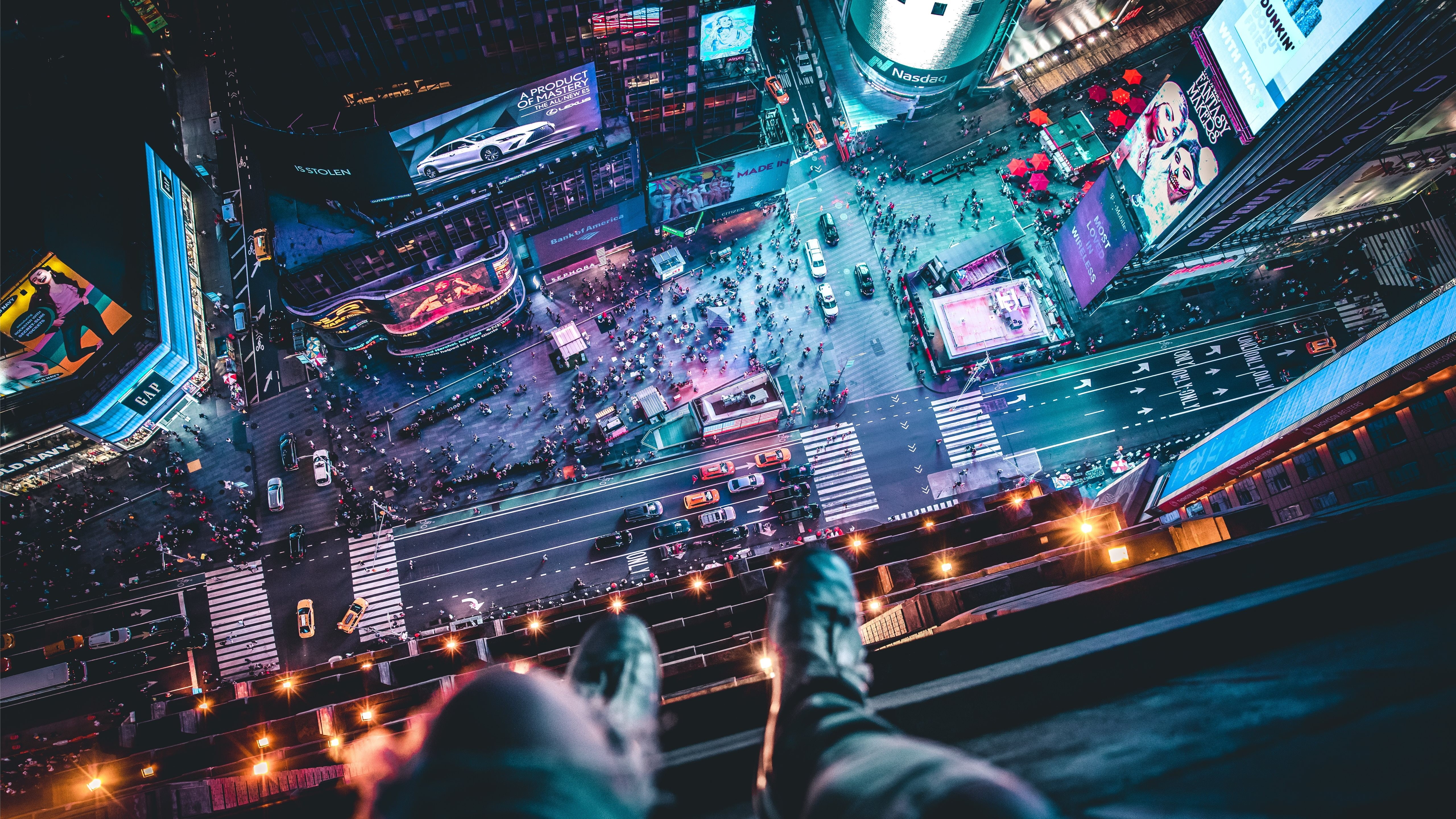 USA, building, traffic, 5K, aerial view, rooftopping, lights, legs hanging, cityscape, Times Square, urban, New York City, legs, HD Wallpaper