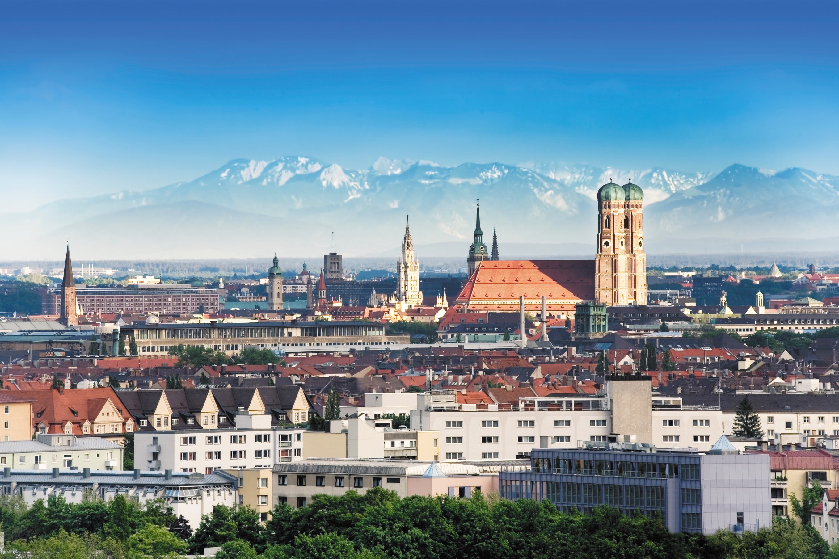 trees, high angle view, skyscraper, building, place of worship, 2K, Germany, settlement, crowd, Munich, church, cityscape, house, day, black, built structure, HD Wallpaper