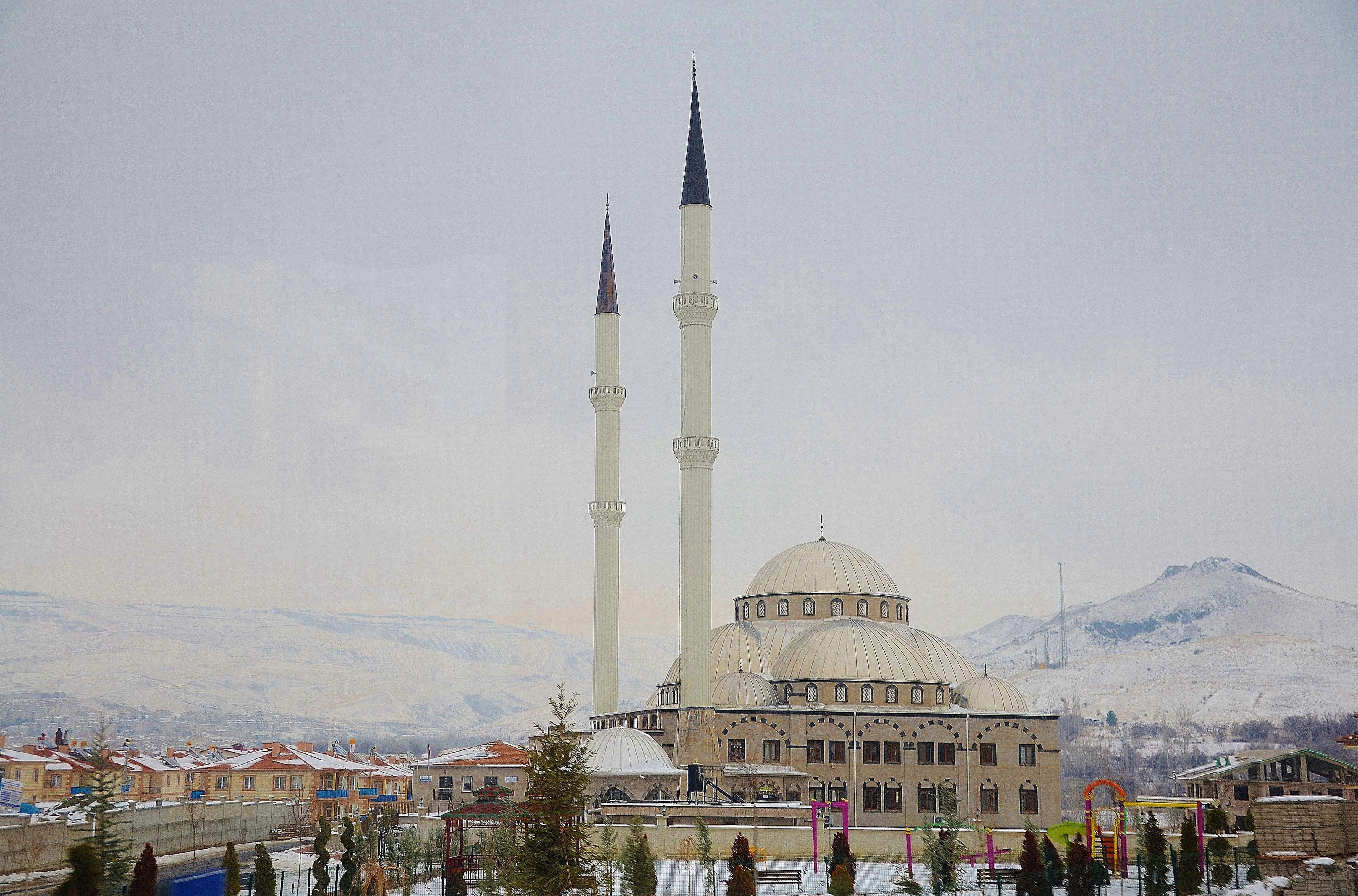 masjid, day, sky, travel destinations, allah, dome, belief, building, 4K, mountain, muslim, outdoors, spire, place of worship, islamic, mosque, cloudy, HD Wallpaper