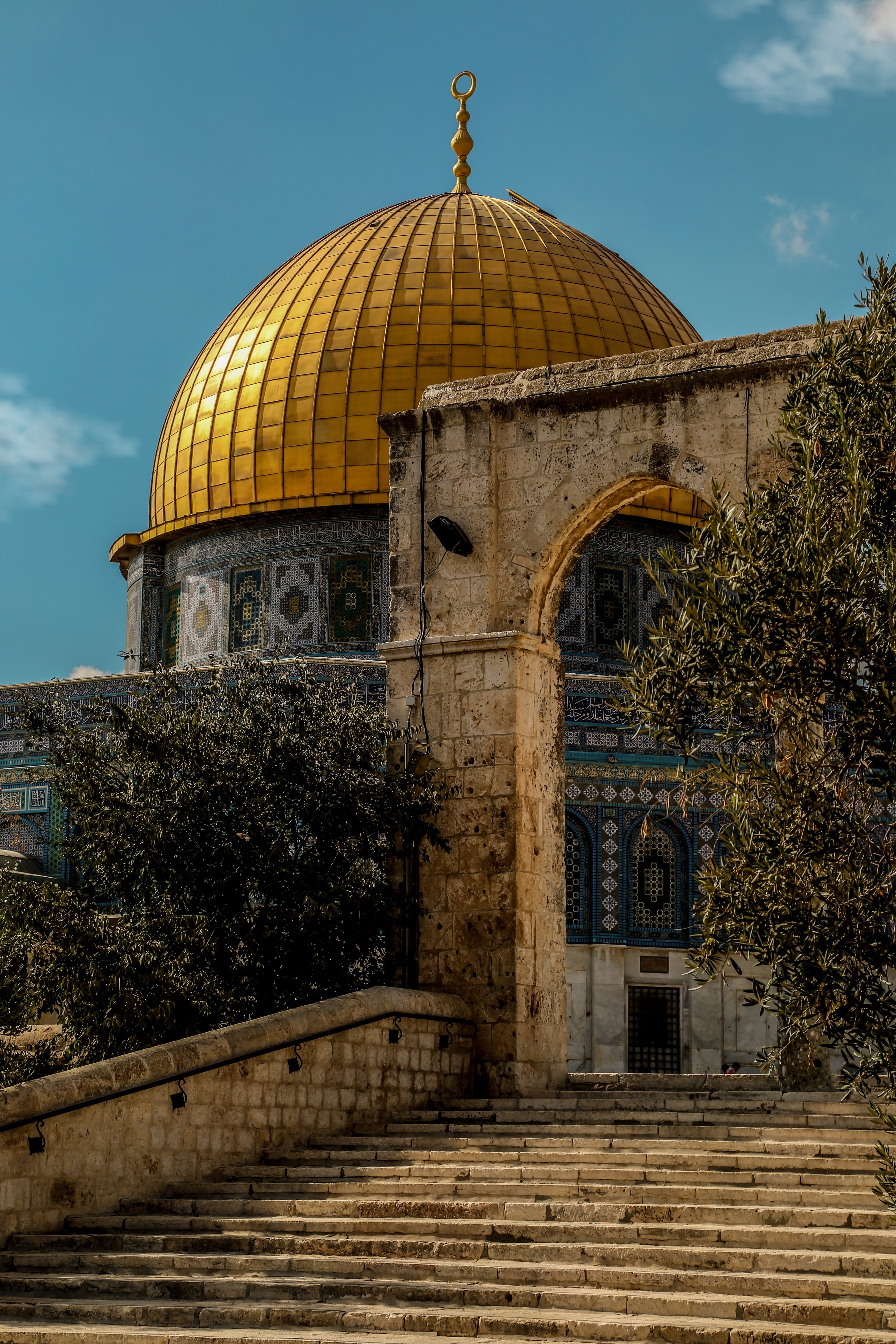 building, church, brown, al-aqsa, islam, place of worship, built structure, sky, mosque, famous Place, dome, bayt al-muqaddas, belief, outdoors, staircase, Phone HD Wallpaper