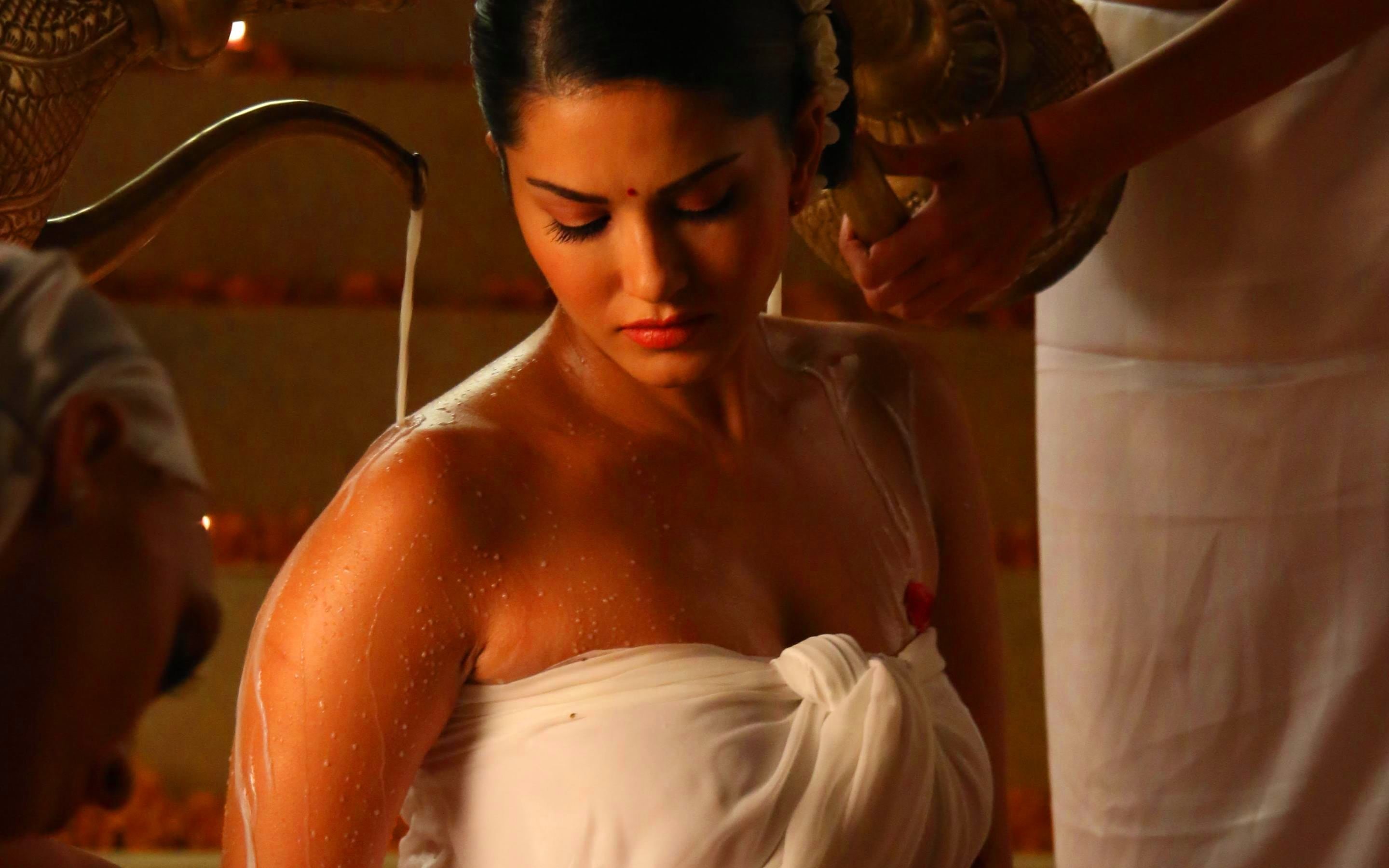 2K, contemplation, lee, sunny, one person, towel, front view, wedding, preparation, newlywed, bathes, bath, bollywood, white, celebration, women, Female Celebrities, HD Wallpaper