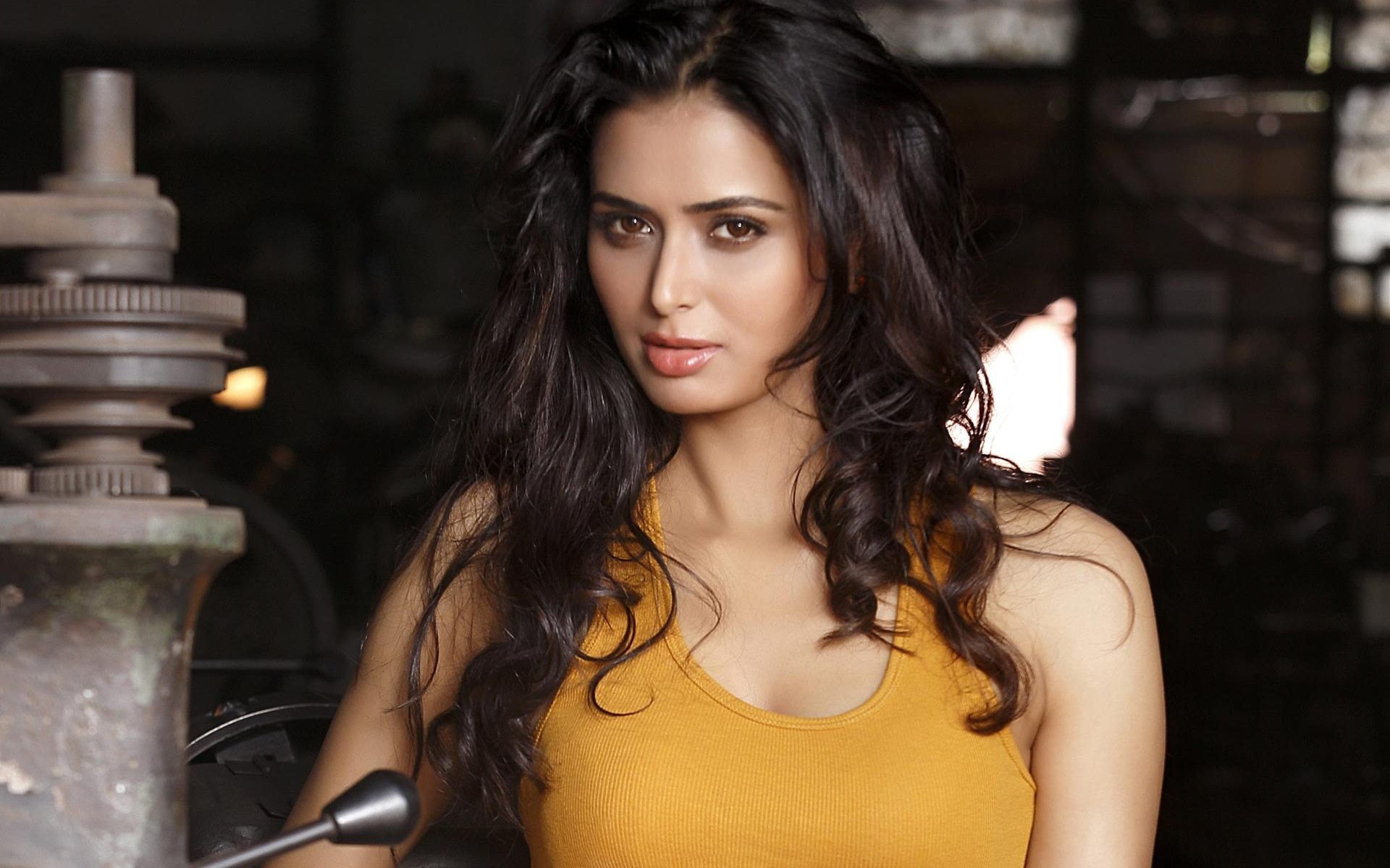 top, 1080P, one person, front view, Female Celebrities, beautiful people, indoors, Bollywood Celebrities, beautiful woman, actress, brown hair, young adult, HD Wallpaper