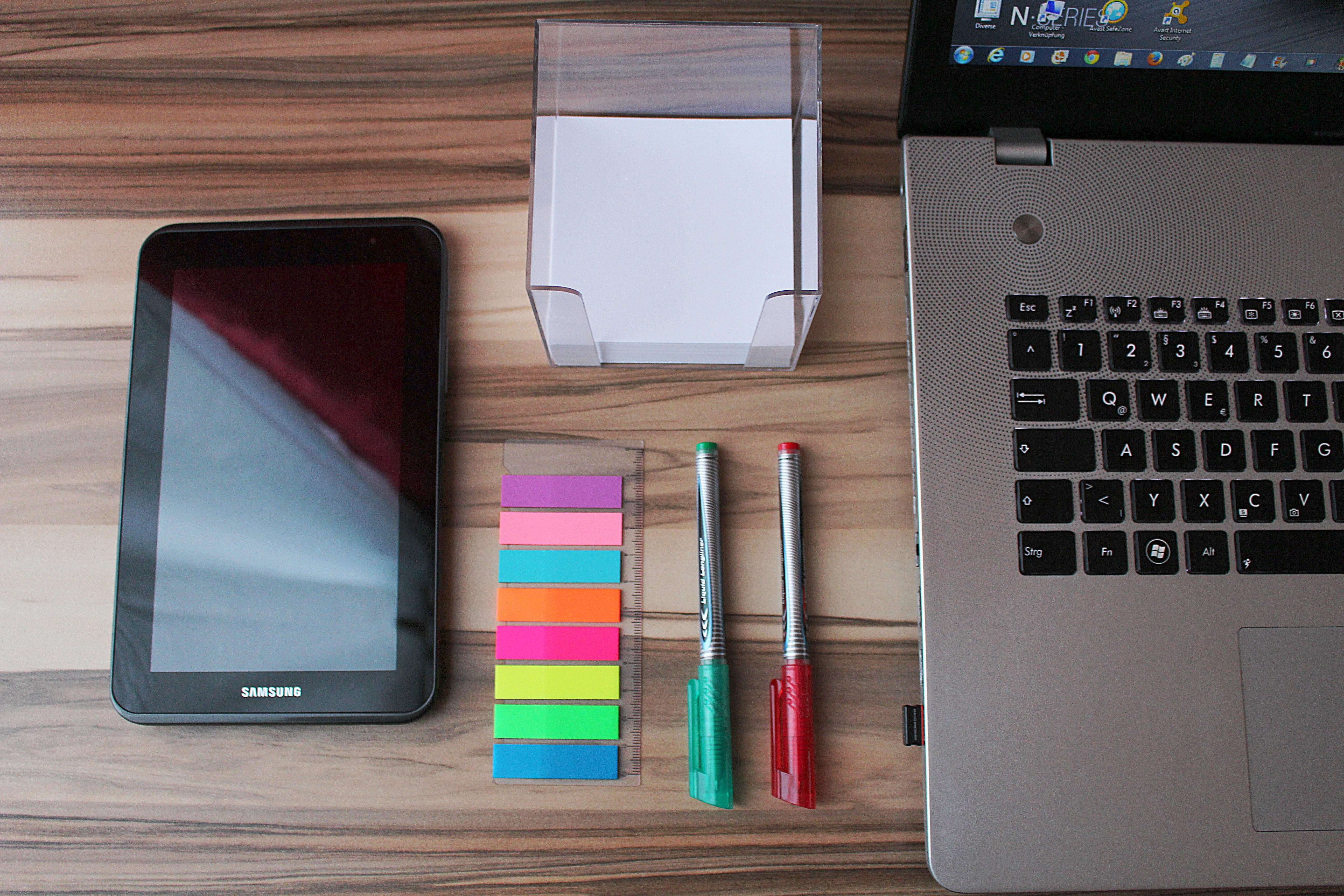 office, still life, green, table, laptop computer, pen, business, no people, computer Monitor, directly above, red pen, gray, computer Keyboard, Samsung Galaxy Tab, HD Wallpaper