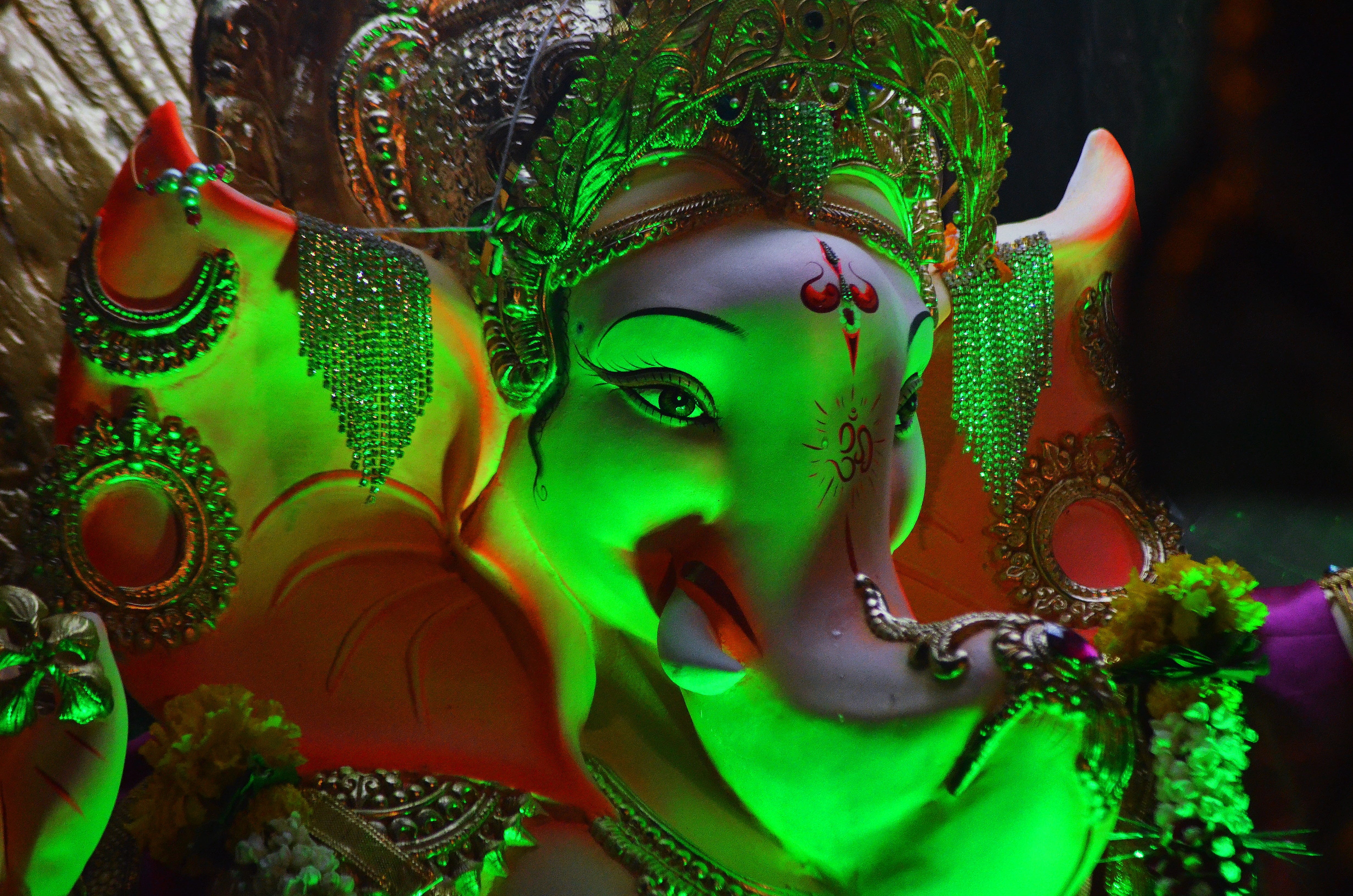 one person, costume, india, culture, lord, arts culture and entertainment, carnival - celebration event, god, paint, sculpture, traditional, faith, green color, HD Wallpaper