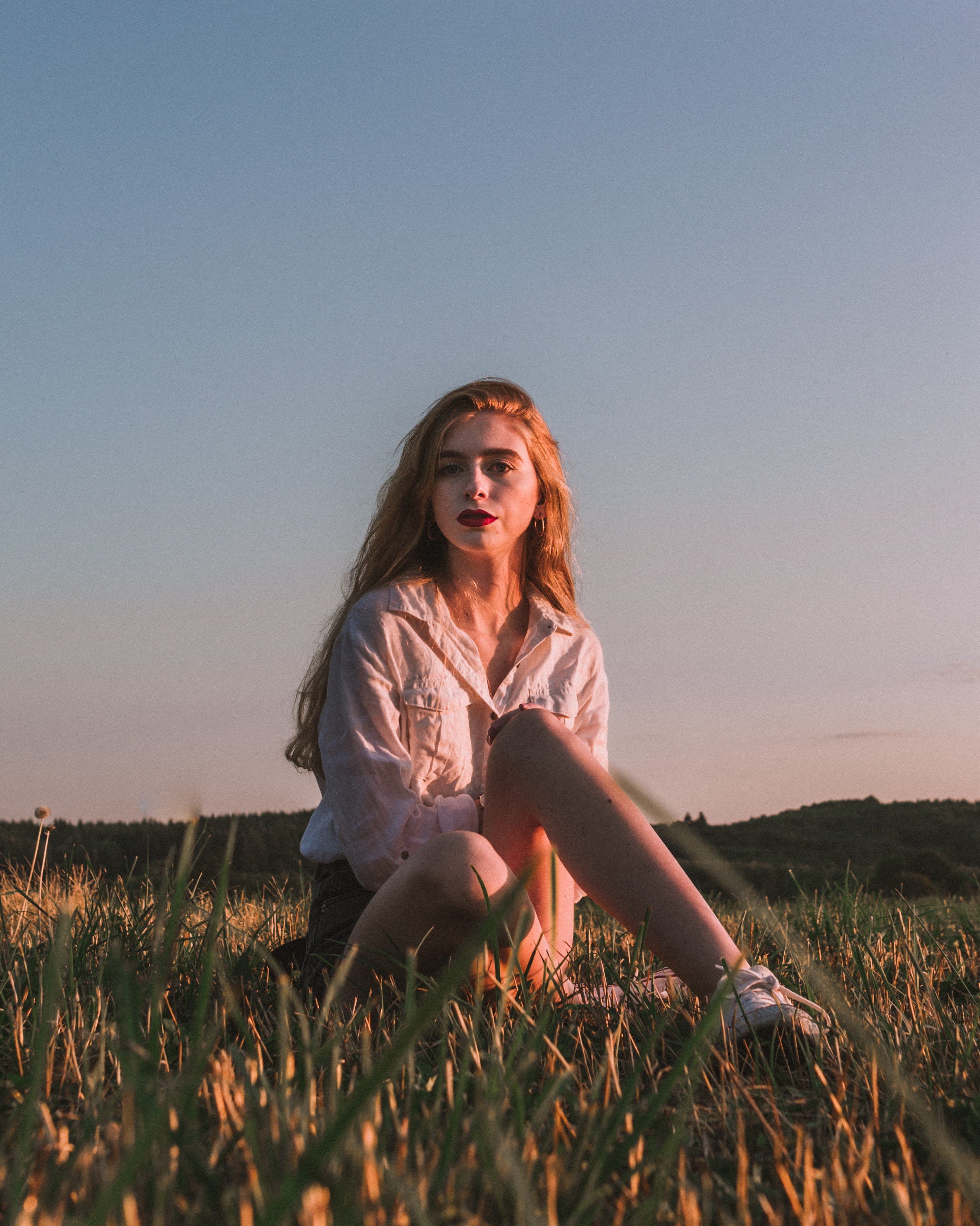 focus, pretty, posture, one person, land, photoshoot, attractive, wear, outdoors, model, field, red lips, clear sky, young adult, casual clothing, woman, Phone HD Wallpaper