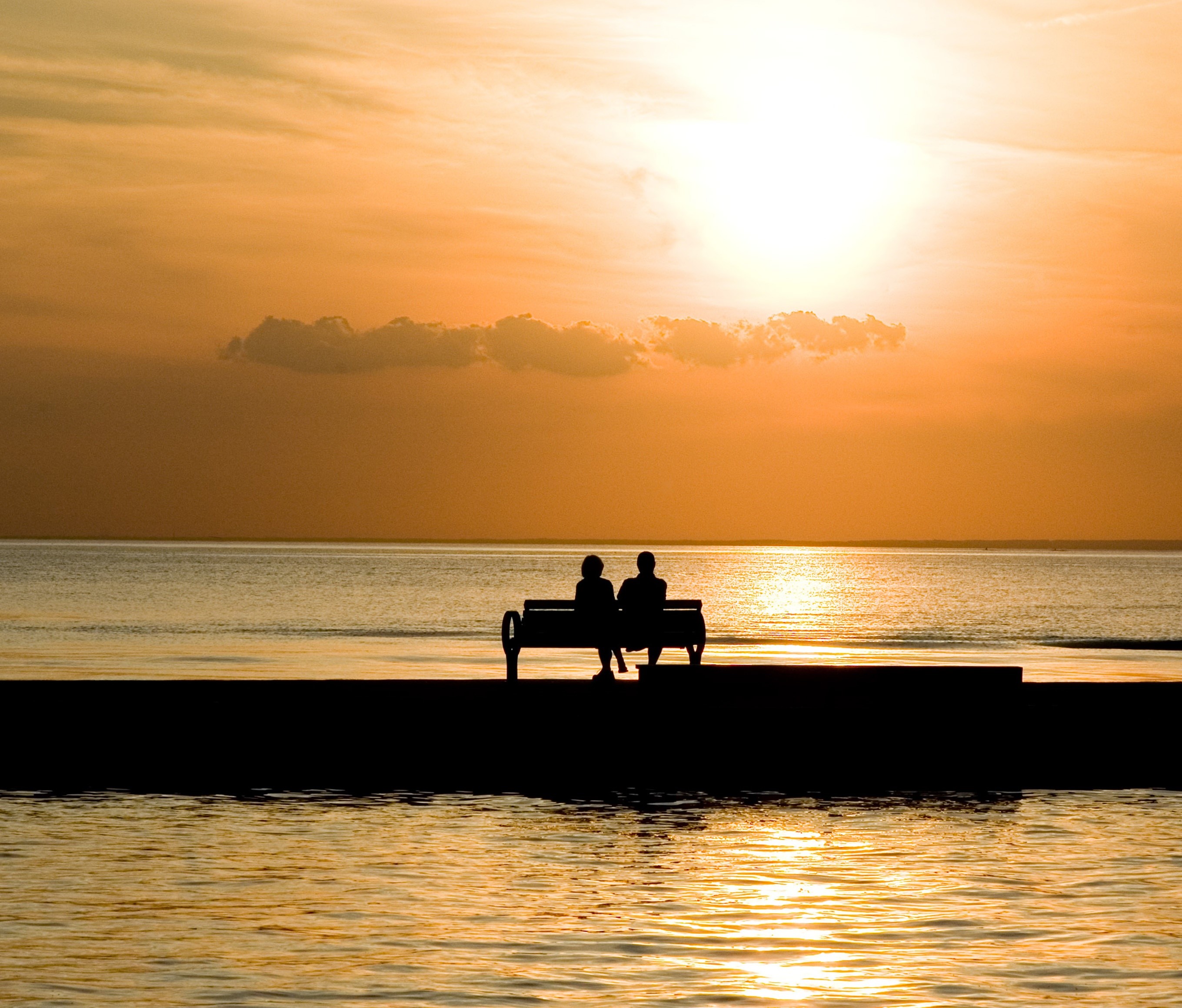 park bench, horizon over water, together, people, vacations, bench, romance, two, beach, leisure activity, person, lifestyles, water, daytime, dusk, sunset, HD Wallpaper