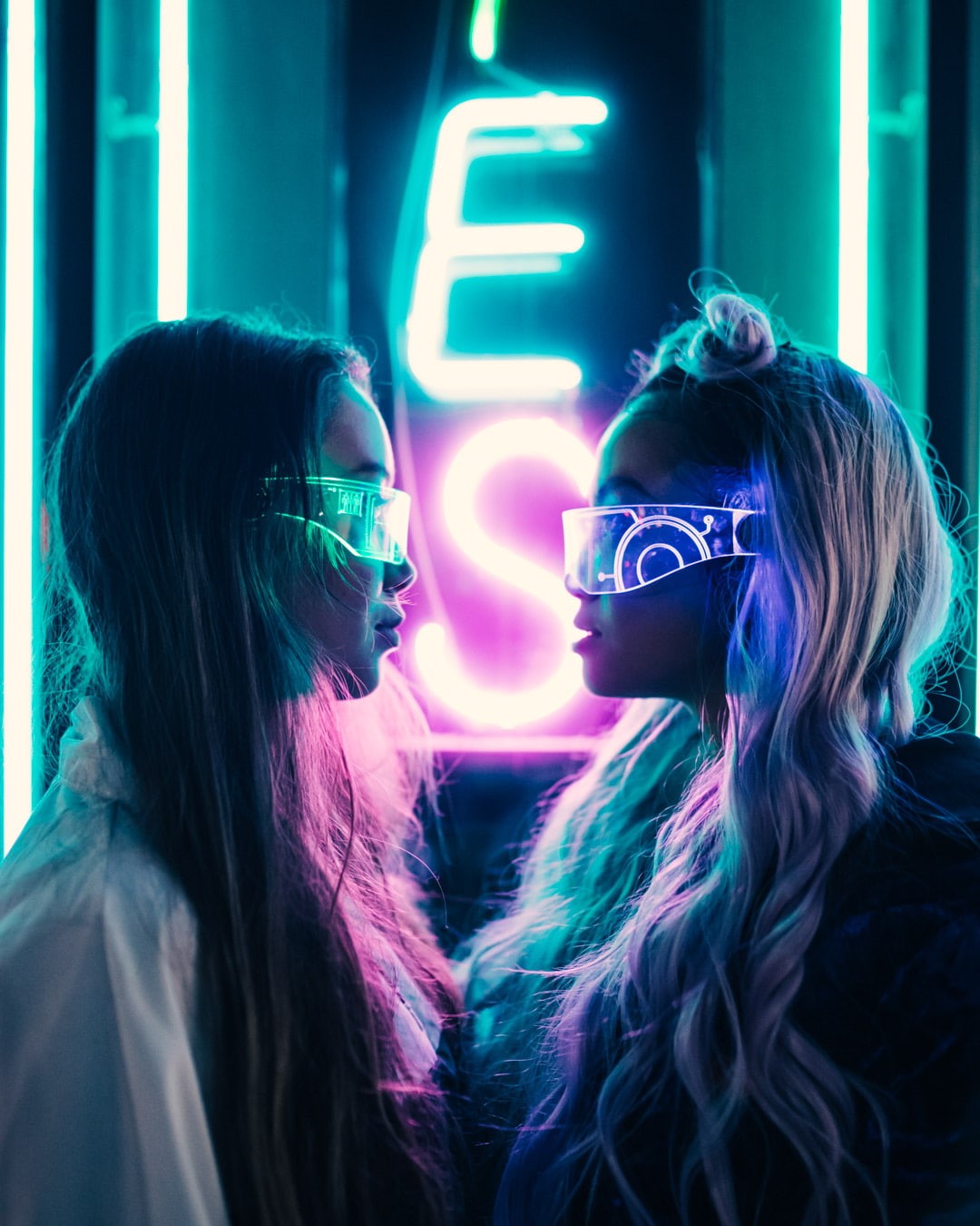 neon lights, women, hair, hairstyle, profile, long hair, positive emotion, neon, portrait, nightlife, Asian, dyed hair, adult, 720P, face to face, love, Phone HD Wallpaper