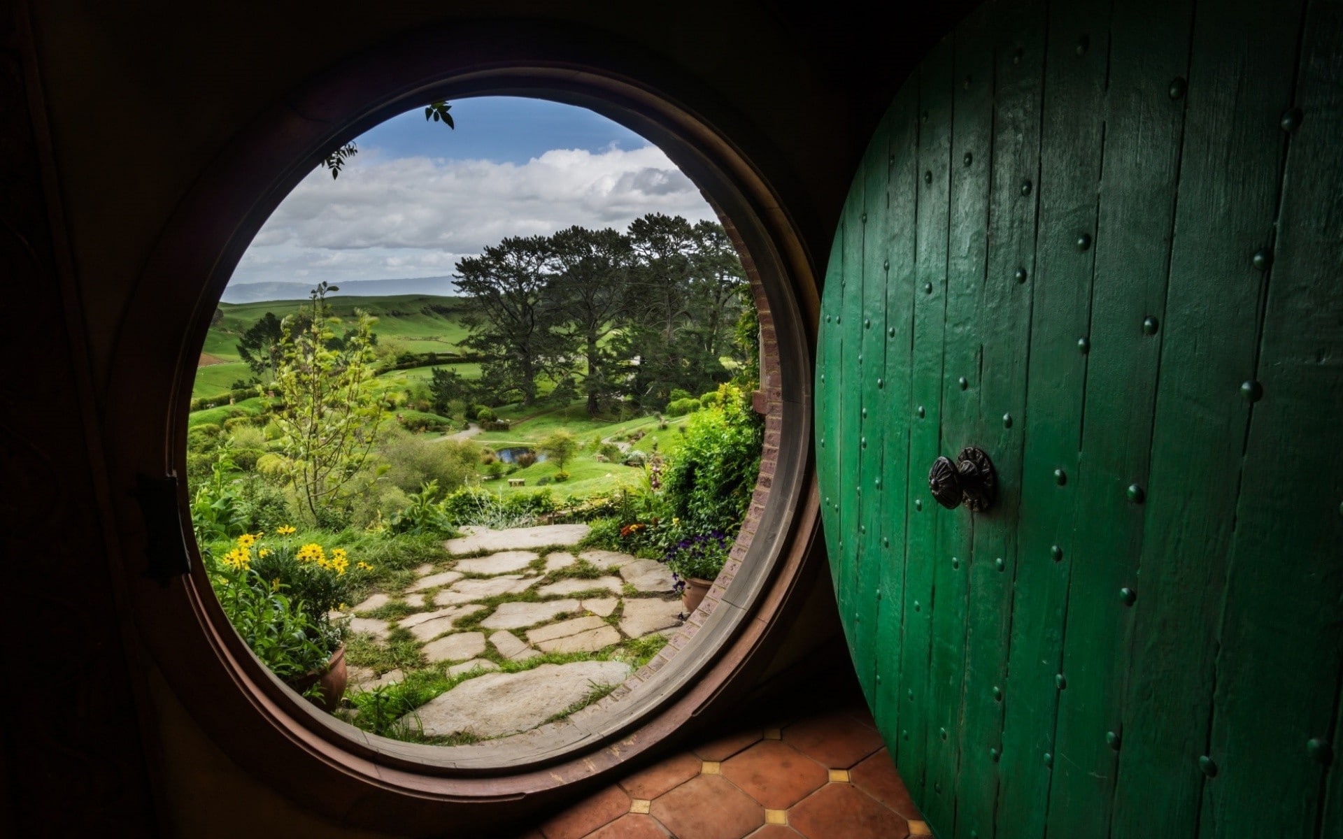 transportation, no people, green color, The Lord Of The Rings, tree, Bag End, circle, geometric shape, nature, architecture, plant, day, water, arch, The Shire, HD Wallpaper